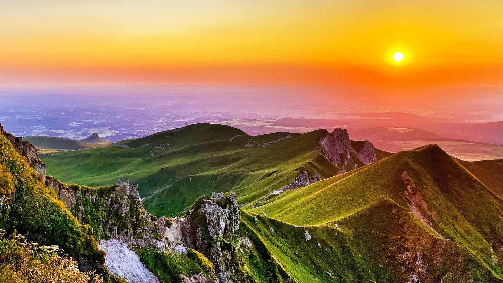 Puy de Sancy - Pas de l'Ane: Spectacular Sunset over Puy Redon and Val d'Enfer