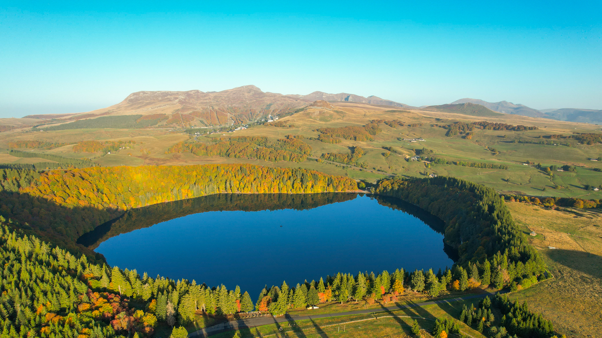 Lac Pavin: Autumn Dawn with Shimmering Colors