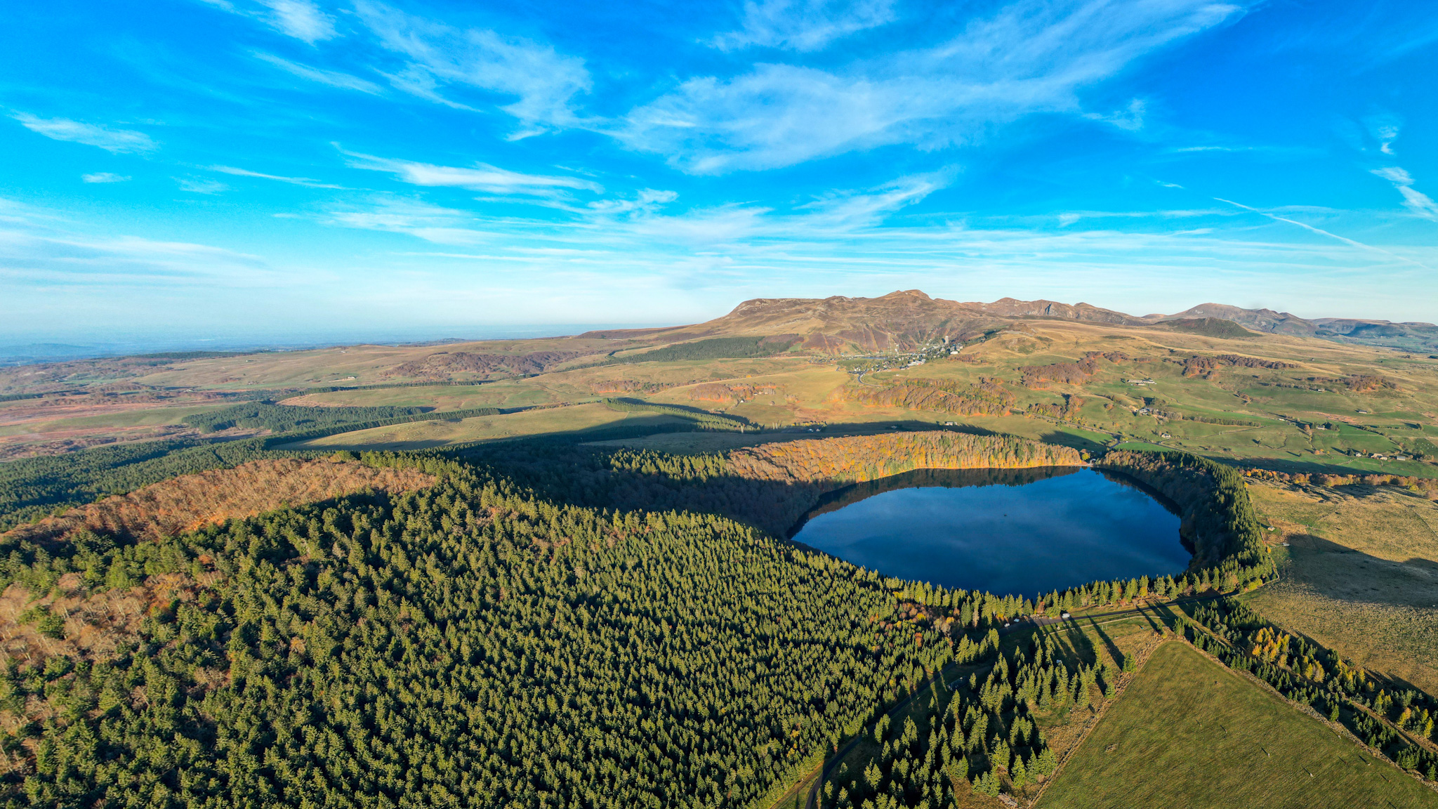 Puy de Montchal: An Exceptional Viewpoint over Lake Pavin, the Sancy Massif and its Landscapes