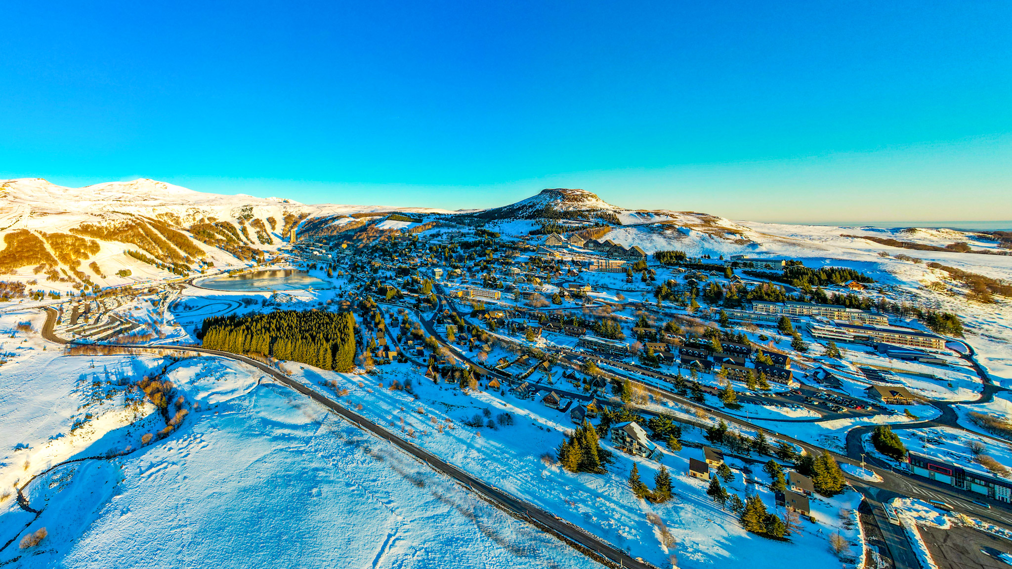 Super Besse: Snowy Dawn seen from the Sky, a Magical Spectacle