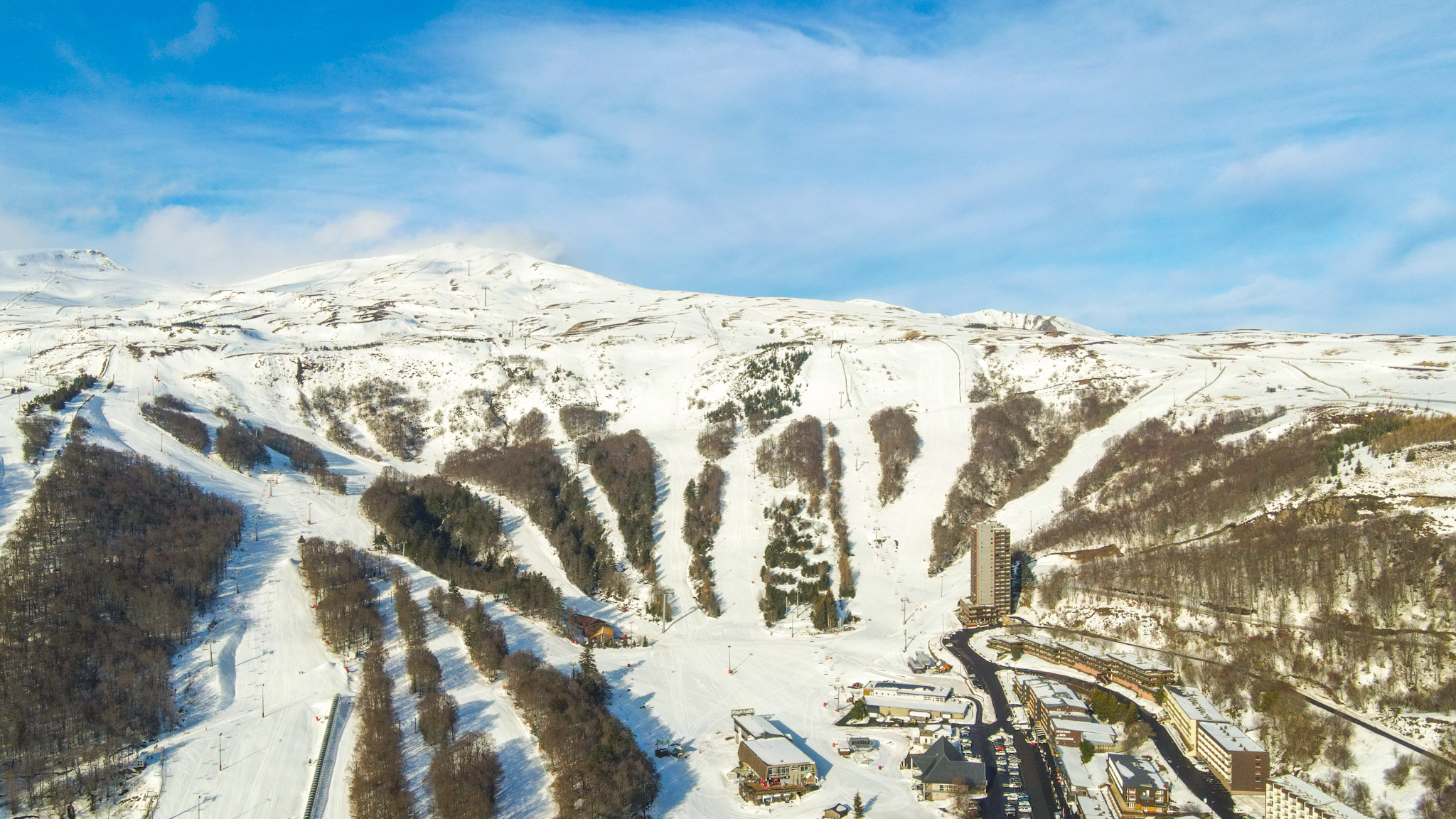 Super Besse Seen from the Sky: Impressive Flight Over the Perdrix Cable Car