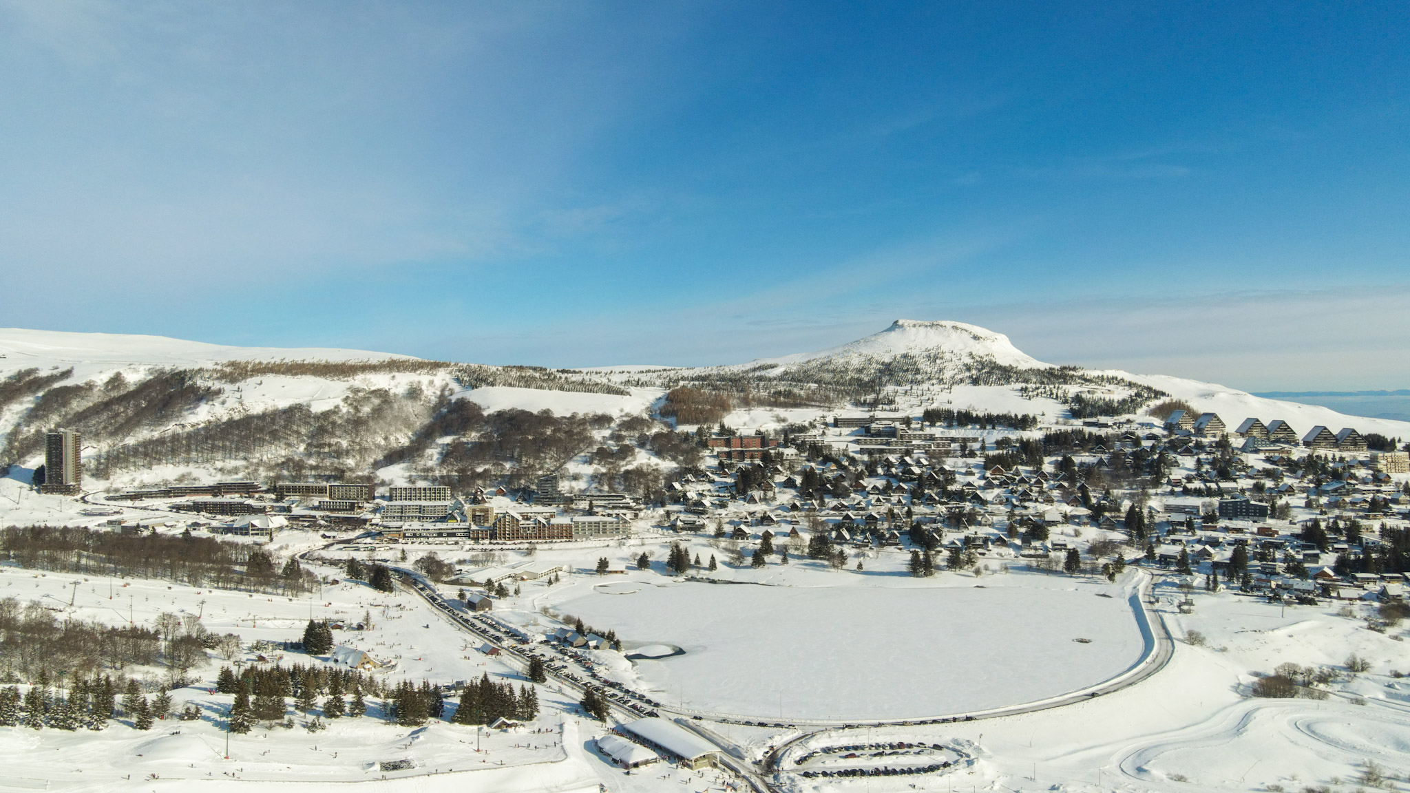 Super Besse: Snowy Ski Resort, White Paradise