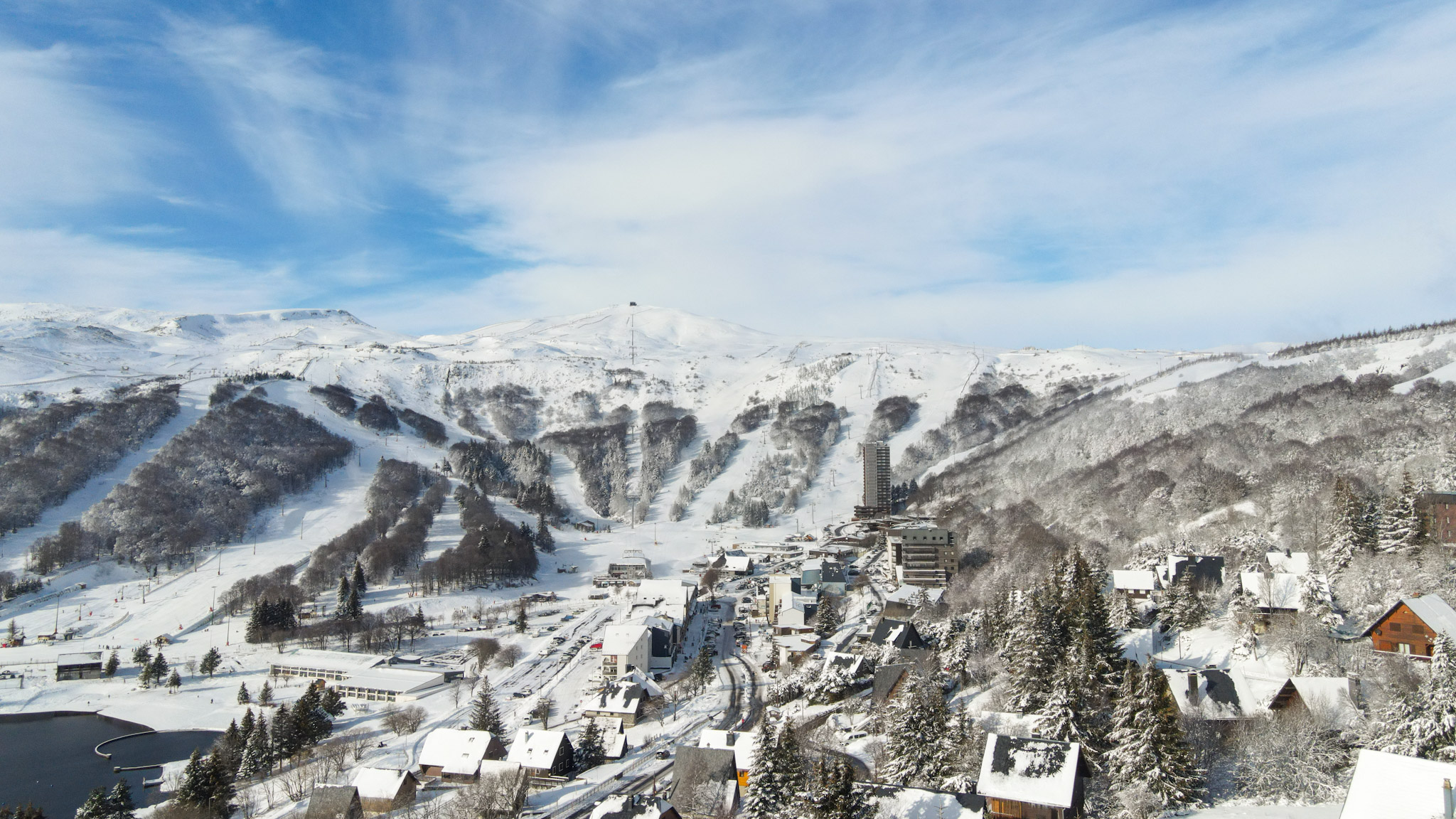 Super Besse: Snowy landscape seen from the sky, Winter magic