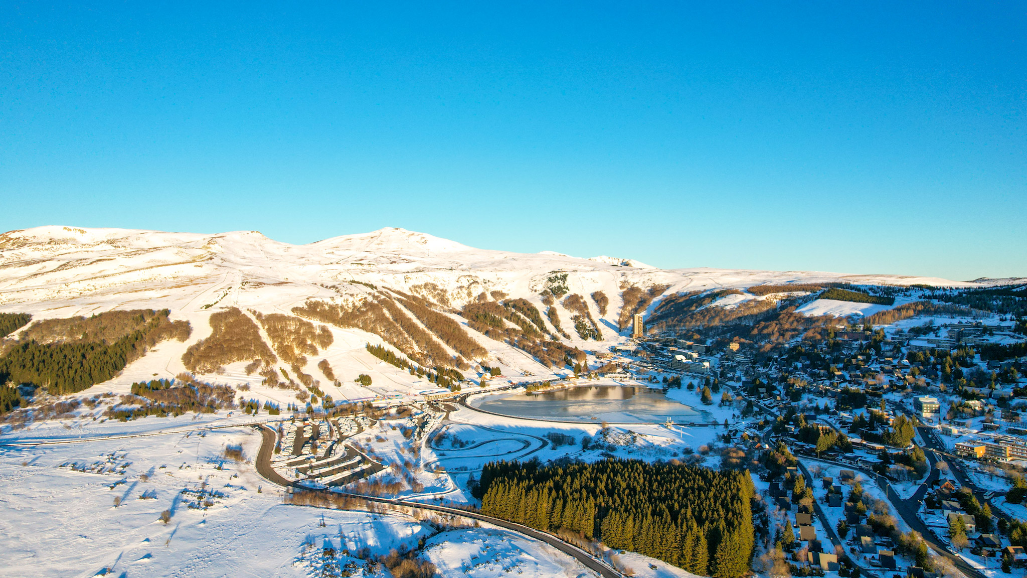 Super Besse: Winter Wonderland at the Campervan Area and Lac des Hermines