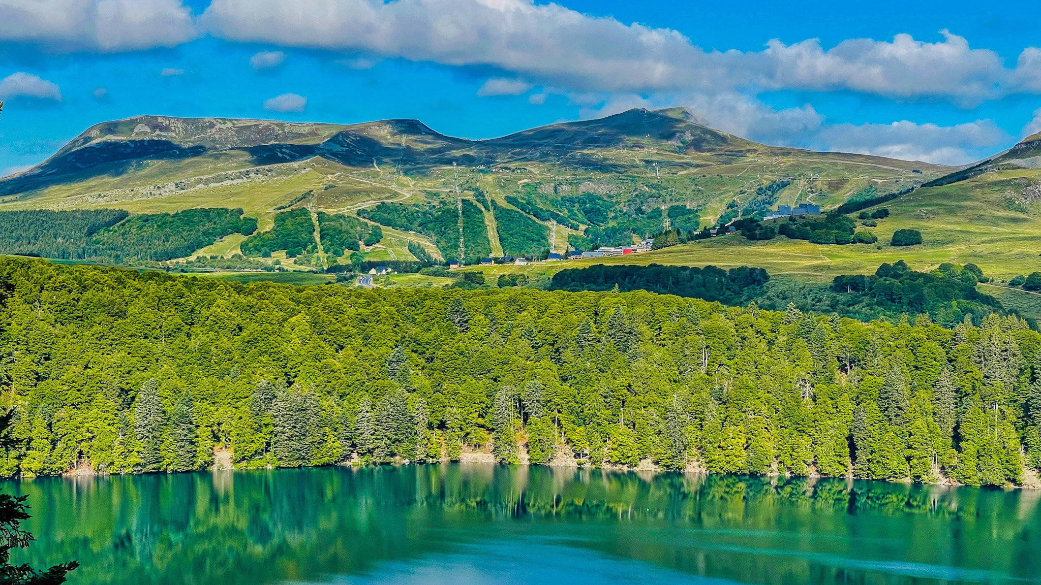 Pavin Lake: Dantesque Panorama - Sancy, Super Besse, Puy du Paillaret and Perdrix