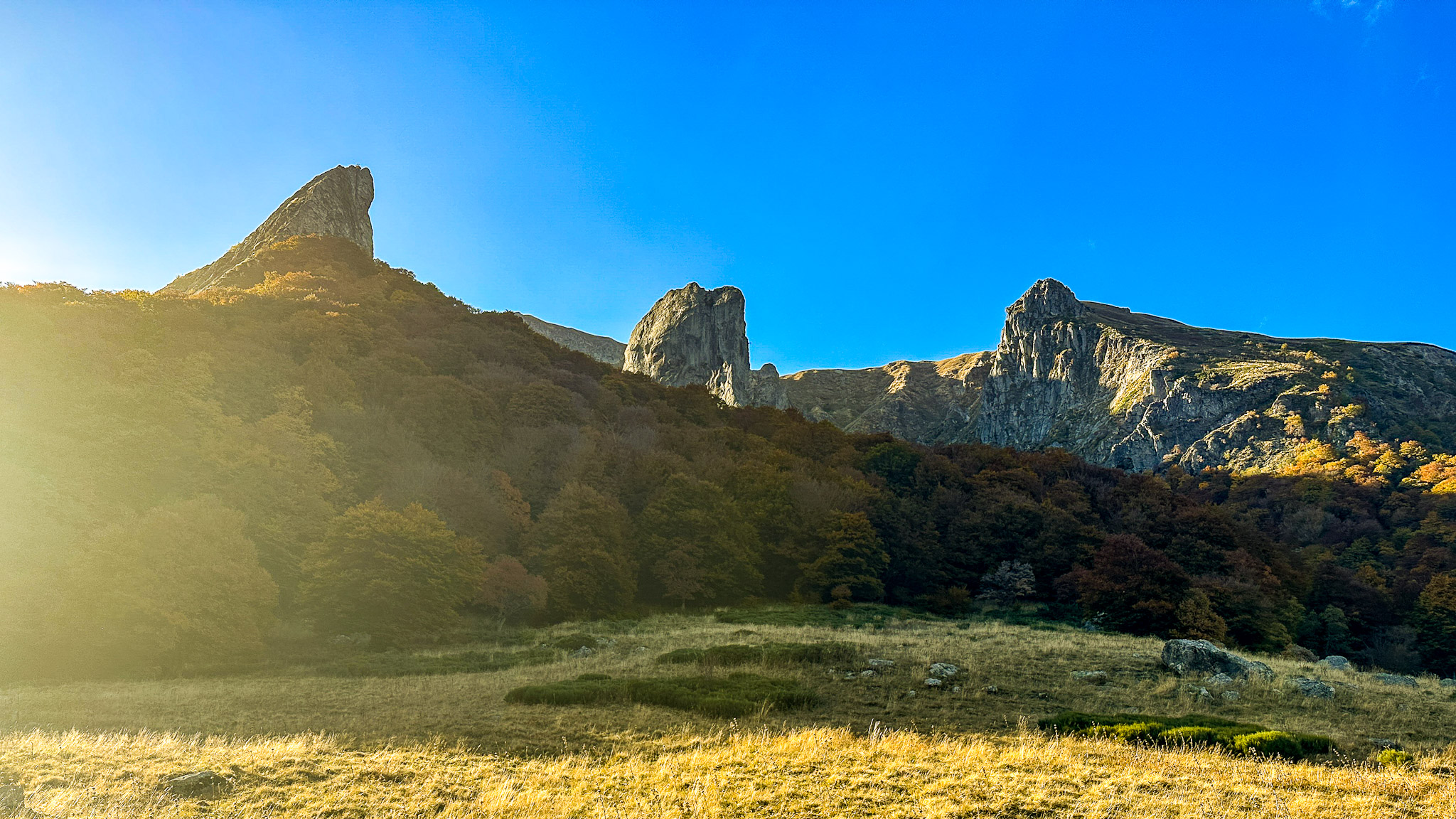 Chaudefour Valley National Nature Reserve: Dent des Marsi and Crête de Coq, Iconic Summits