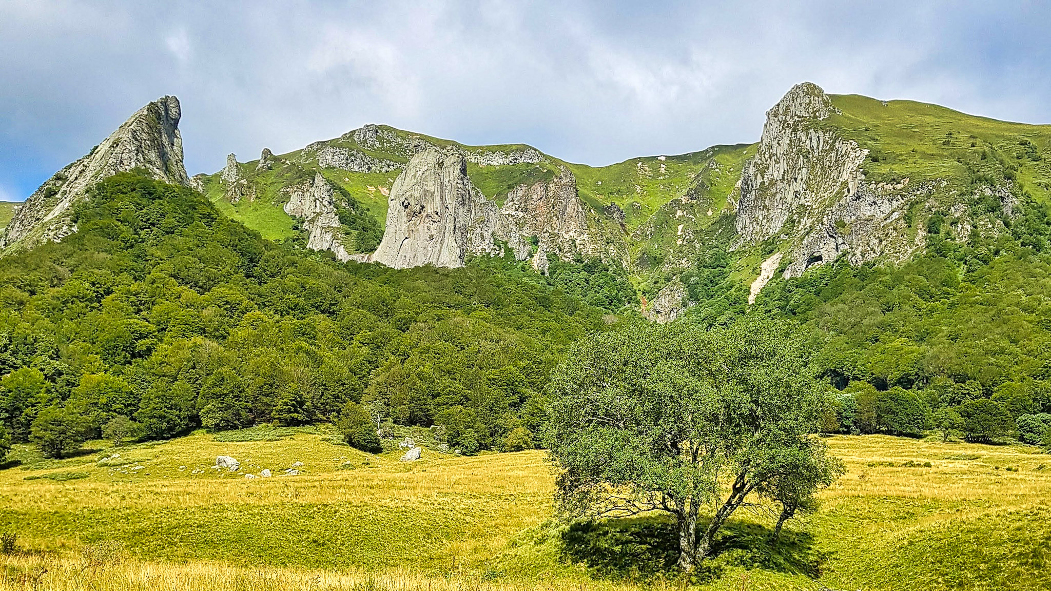 Dent de la Rancune and Crête de Coq: Mythical Summits of Sancy