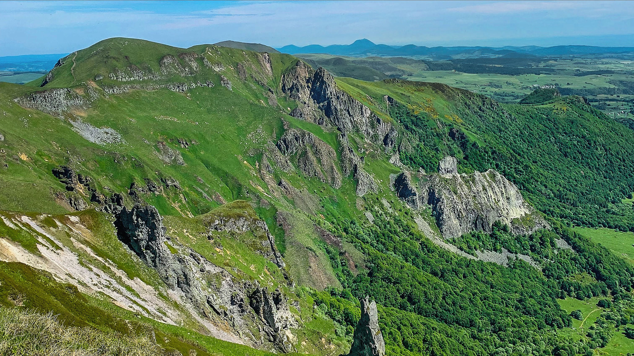 Chaudefour Valley: Puy des Crebasses, Unique Summit