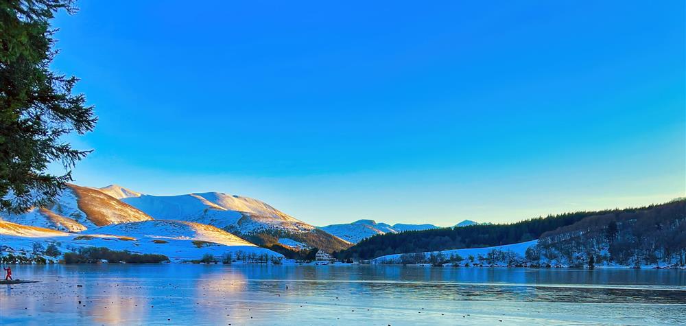 Lake Guéry: Splendid Panorama