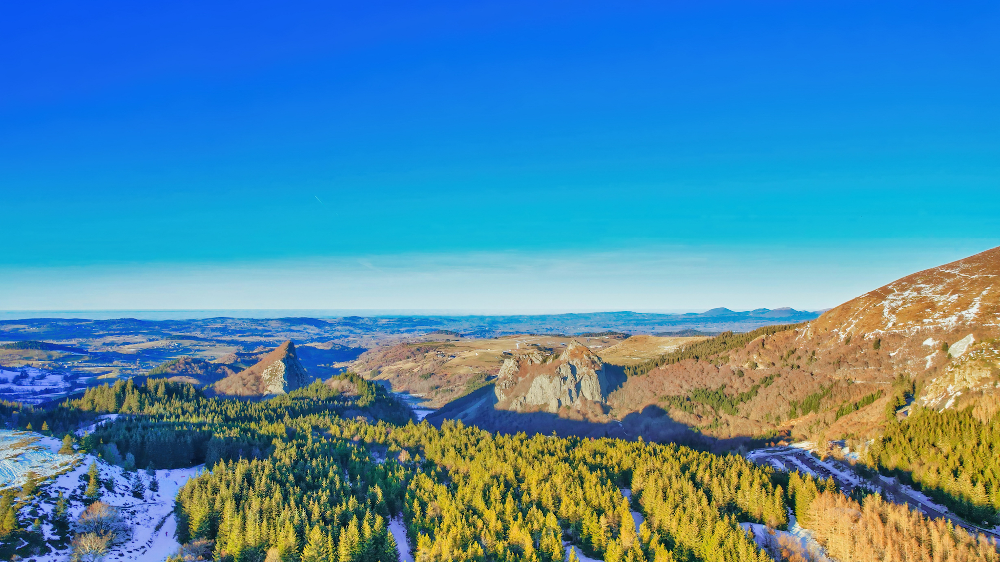 Lake Guéry: Panorama of Roche Tuilière and Sanadoire, Natural Magnificence