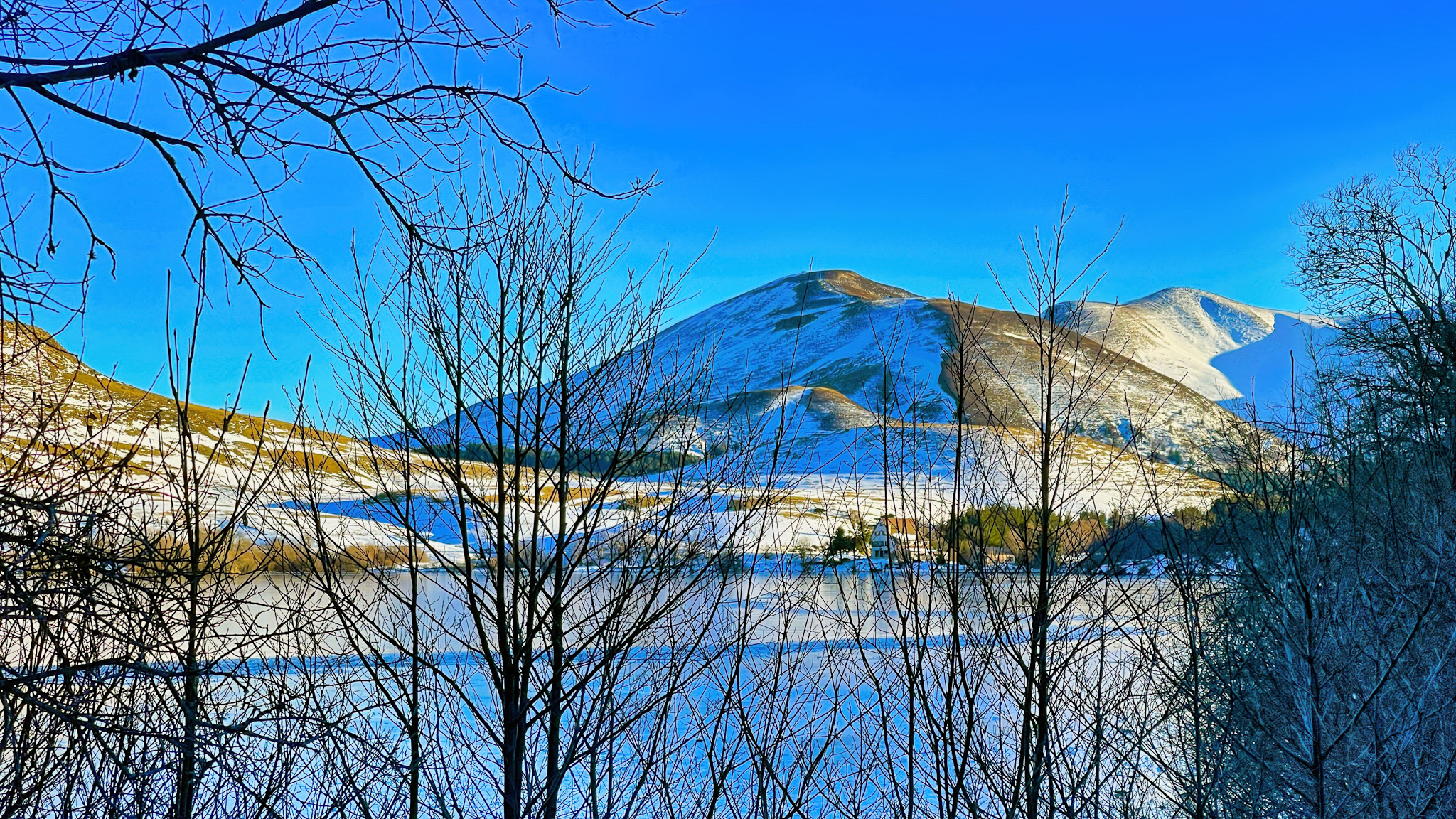 Lake Guéry and Massif Adventif under the Snow: Winter Magic