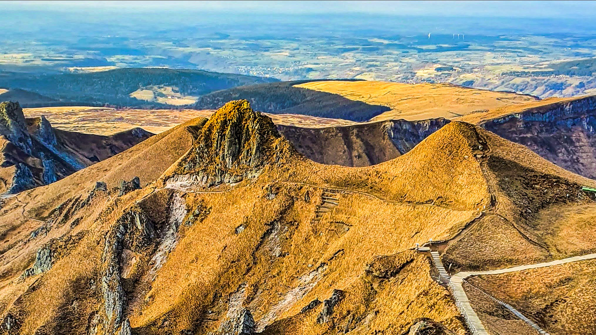 Puy de Sancy: At the Summit, Panoramic View of the Chemin des Crêtes and the Pas de l'Ane