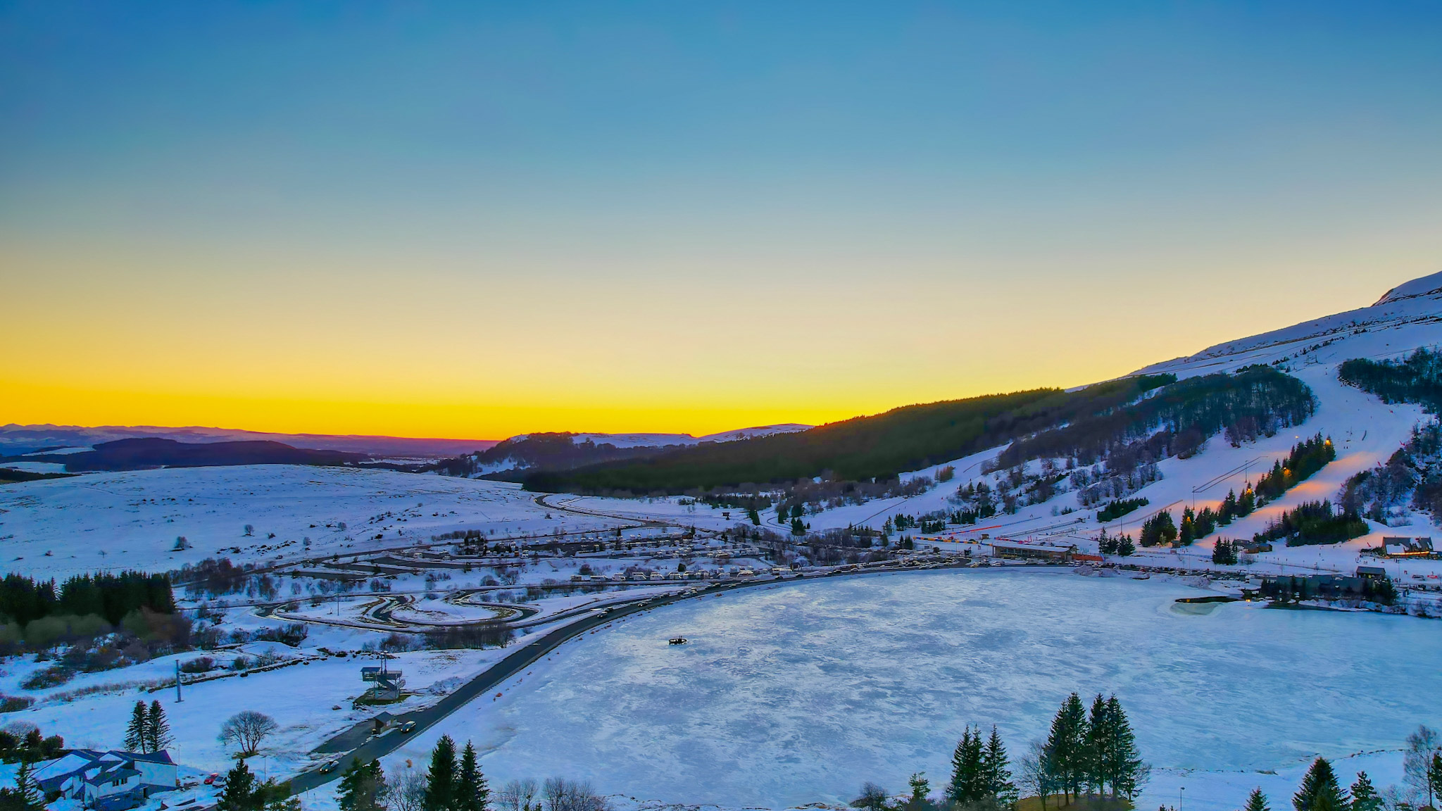 Super Besse - Magical Sunset on the Resort