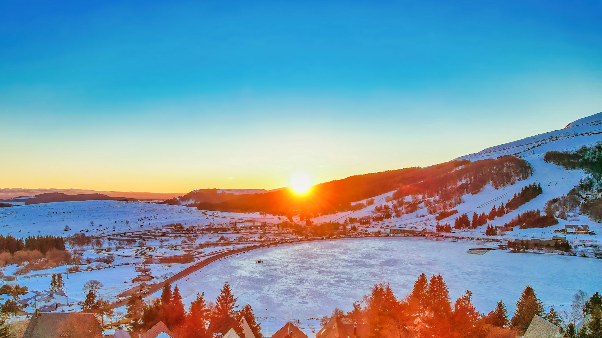 Super Besse - Romantic Sunset on the Frozen Lac des Hermines