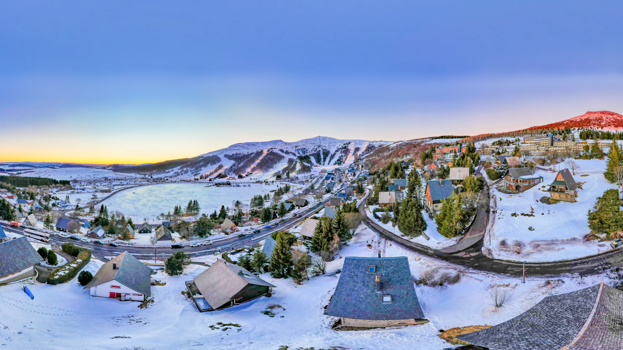 Sunset over the Super Besse resort