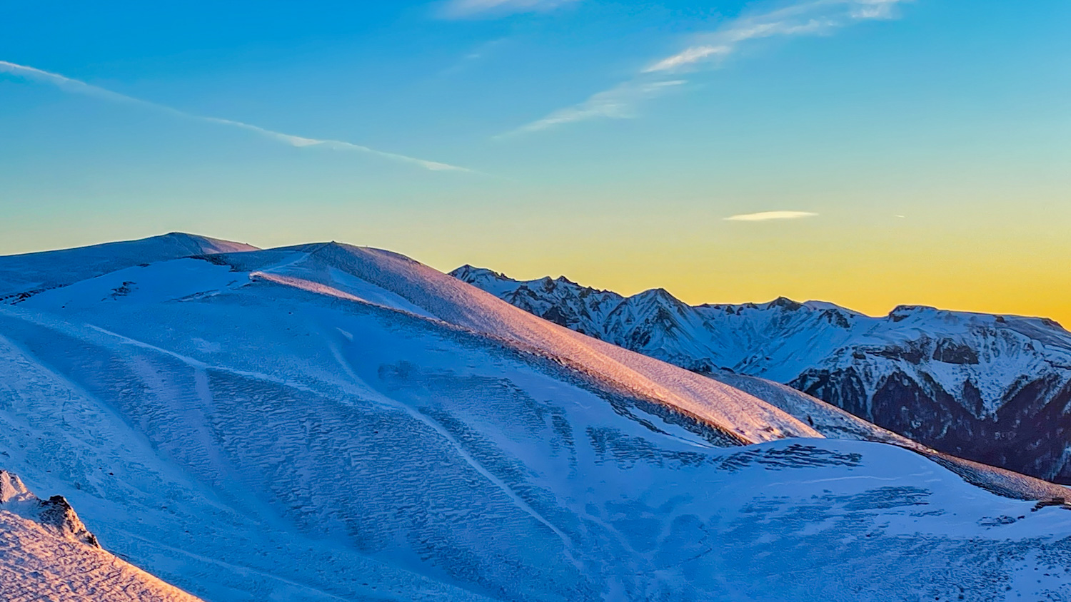 Puy de la Tâche: Panoramic Sunset - Puy de l'Angle & Massif du Sancy