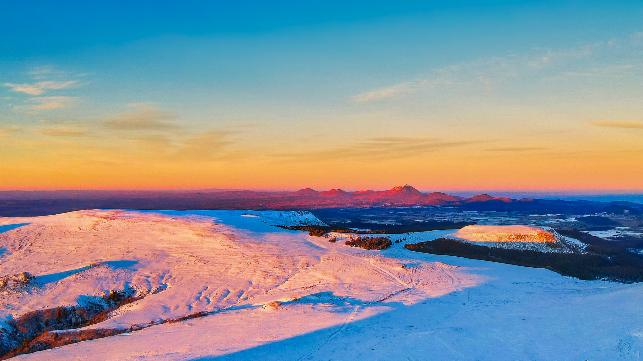 Puy de la Tâche: Magical Sunset - Chaîne des Puys & Puy de Dôme