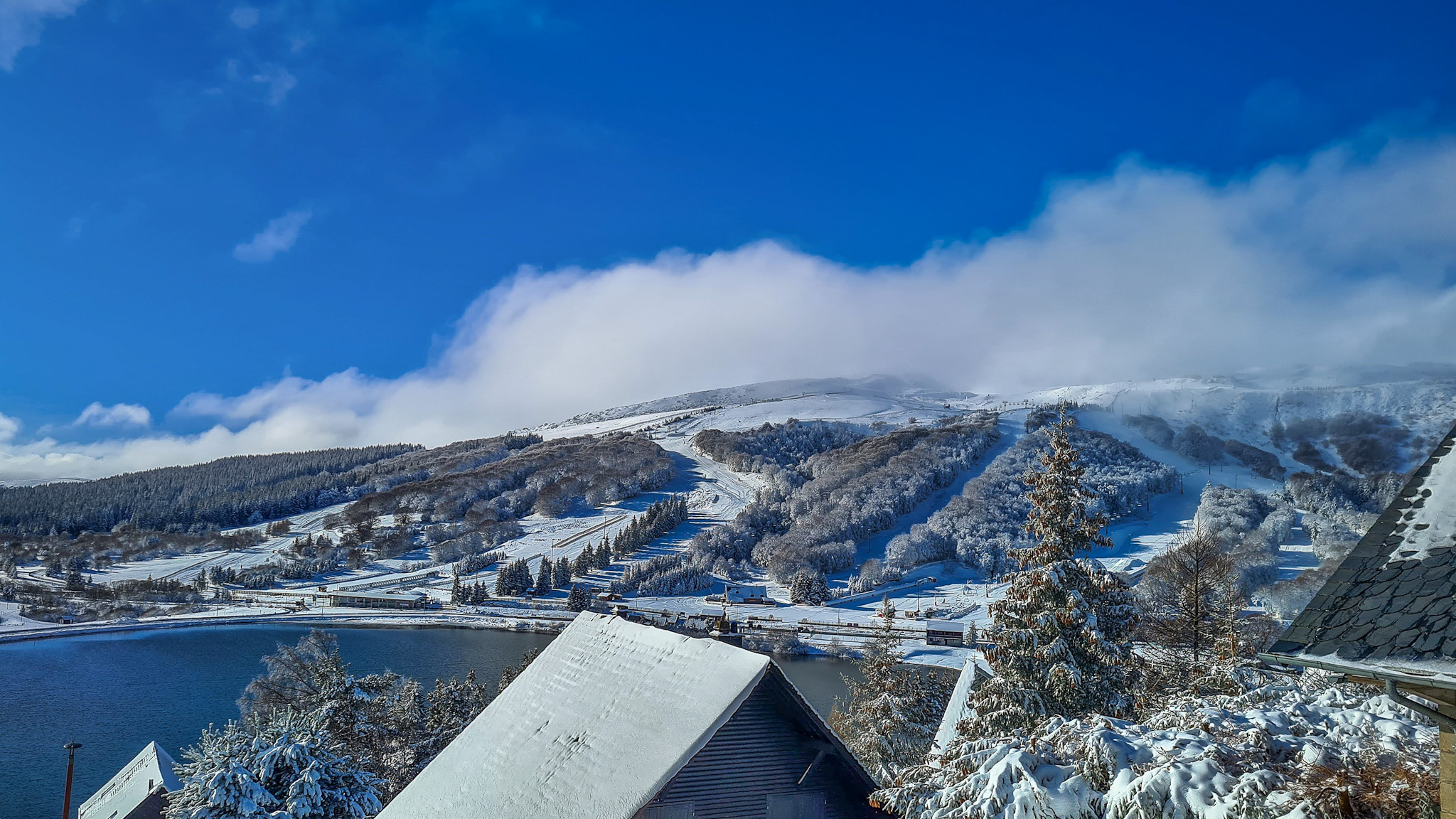 Super Besse: Magic of a Snowy Landscape