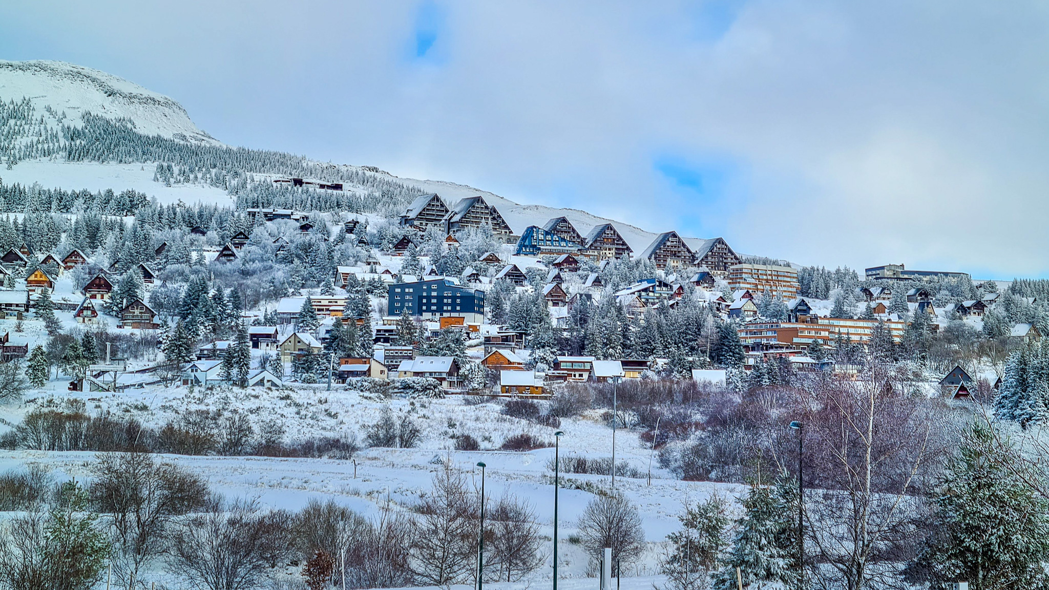 Super Besse - Authentic Chalet Village Charm