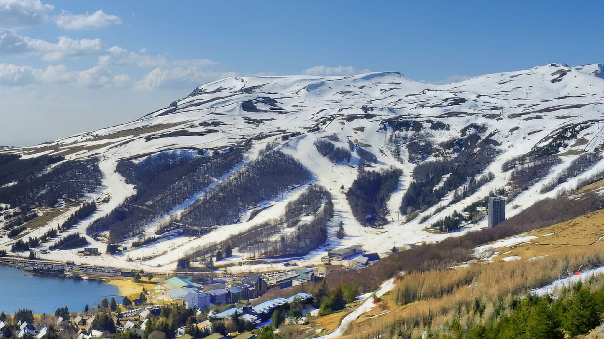 Super Besse: From the Summit of Puy du Chambourguet, admire the ski resort and its snow-covered slopes.