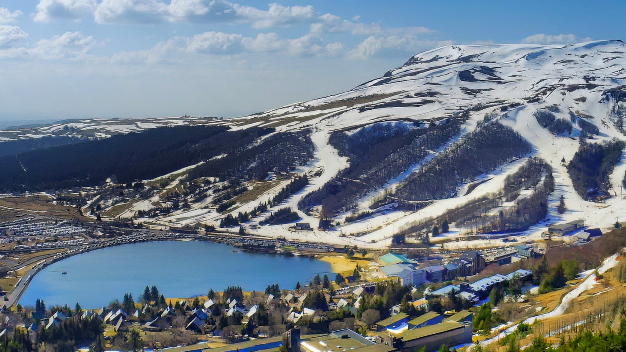 Super Besse: At the summit of Puy de Chambourguet, a grandiose panorama awaits you.