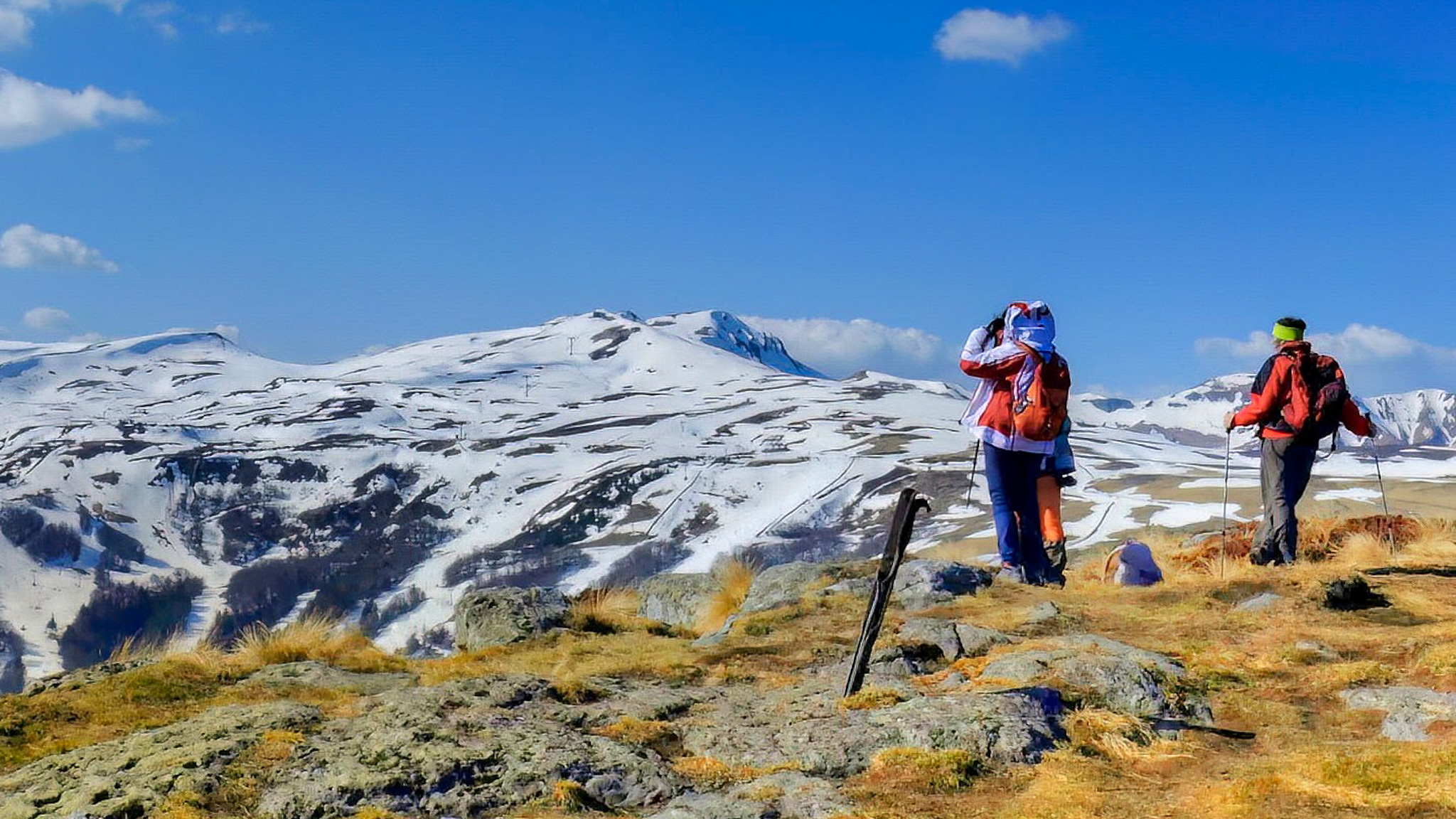 Super Besse: From the summit of Puy de Chambourguet, a breathtaking panorama awaits you, with the Puy de la Perdrix in the background.