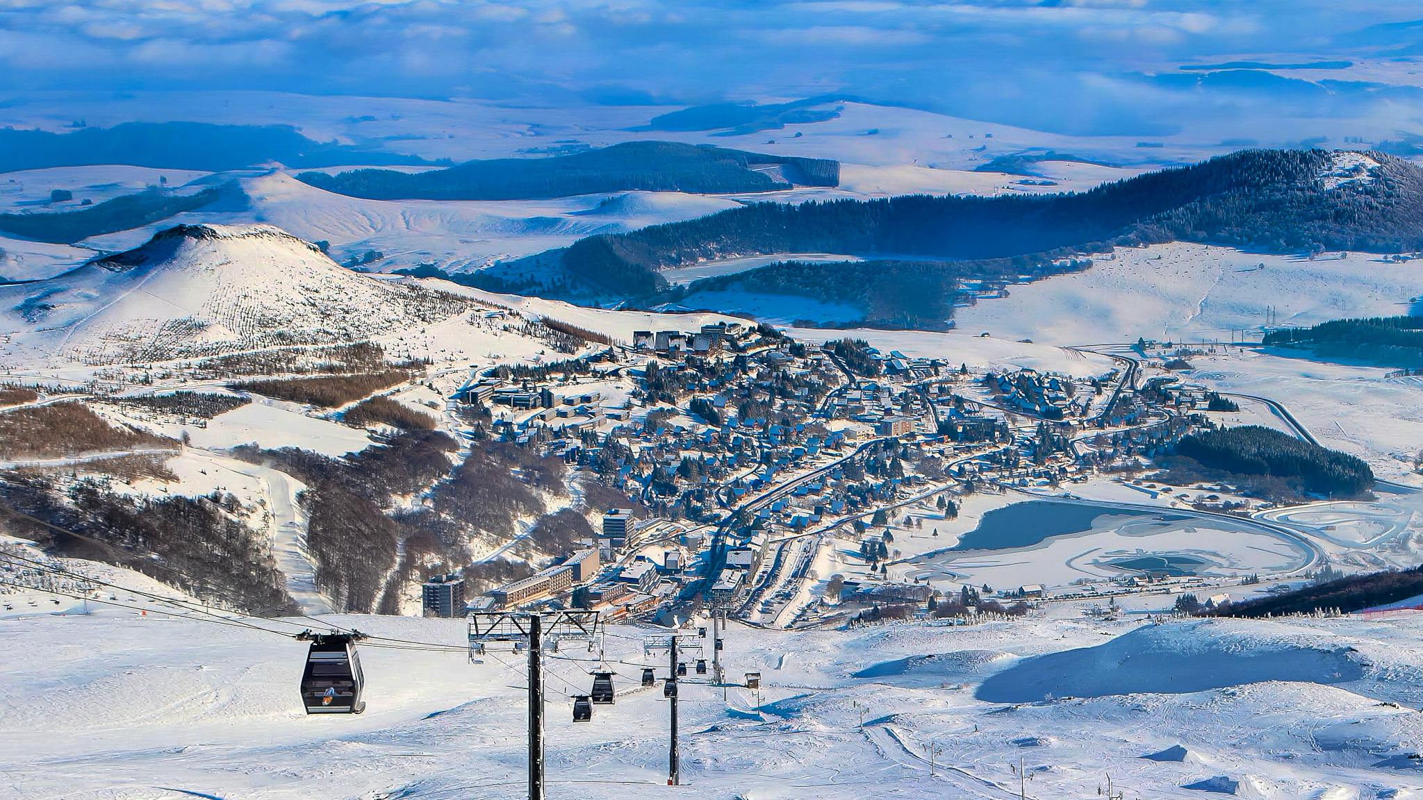 Super Besse: Between Puy de Chambourguet and Lac Pavin, a journey to the heart of exceptional landscapes.