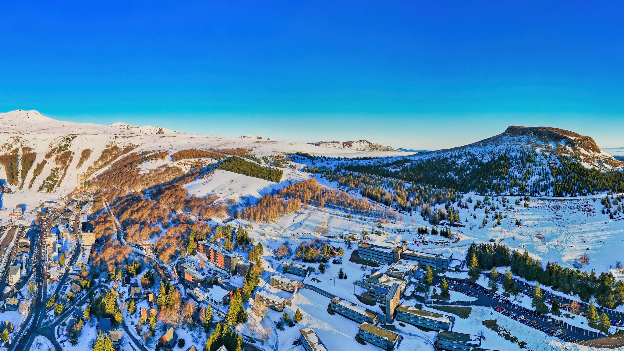 Super Besse: The Puy de Chambourguet overlooks the ski resort, offering a unique panorama.