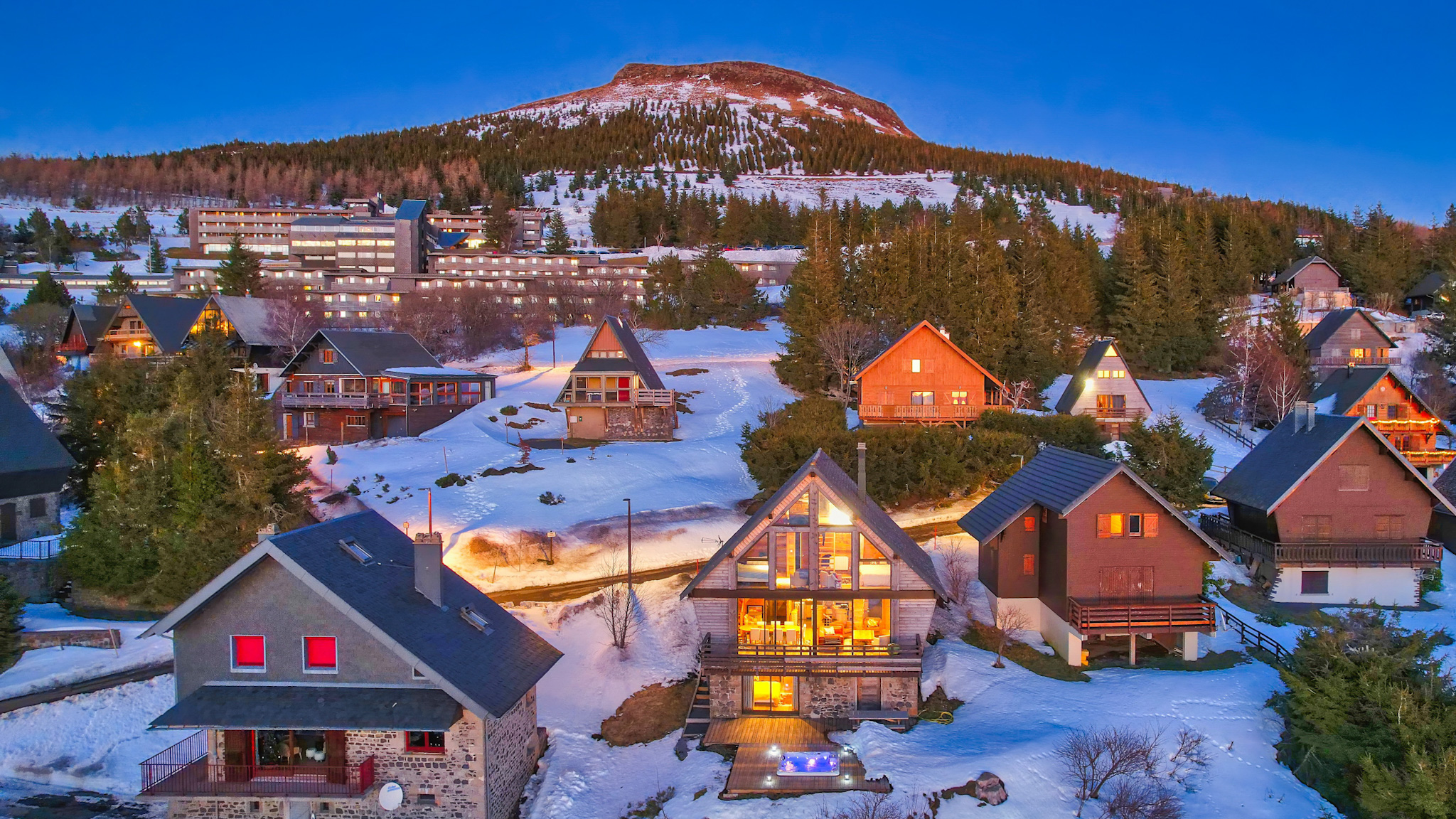 Super Besse: Cozy Chalets at the Foot of Puy de Chambourguet, a stay in the heart of nature.