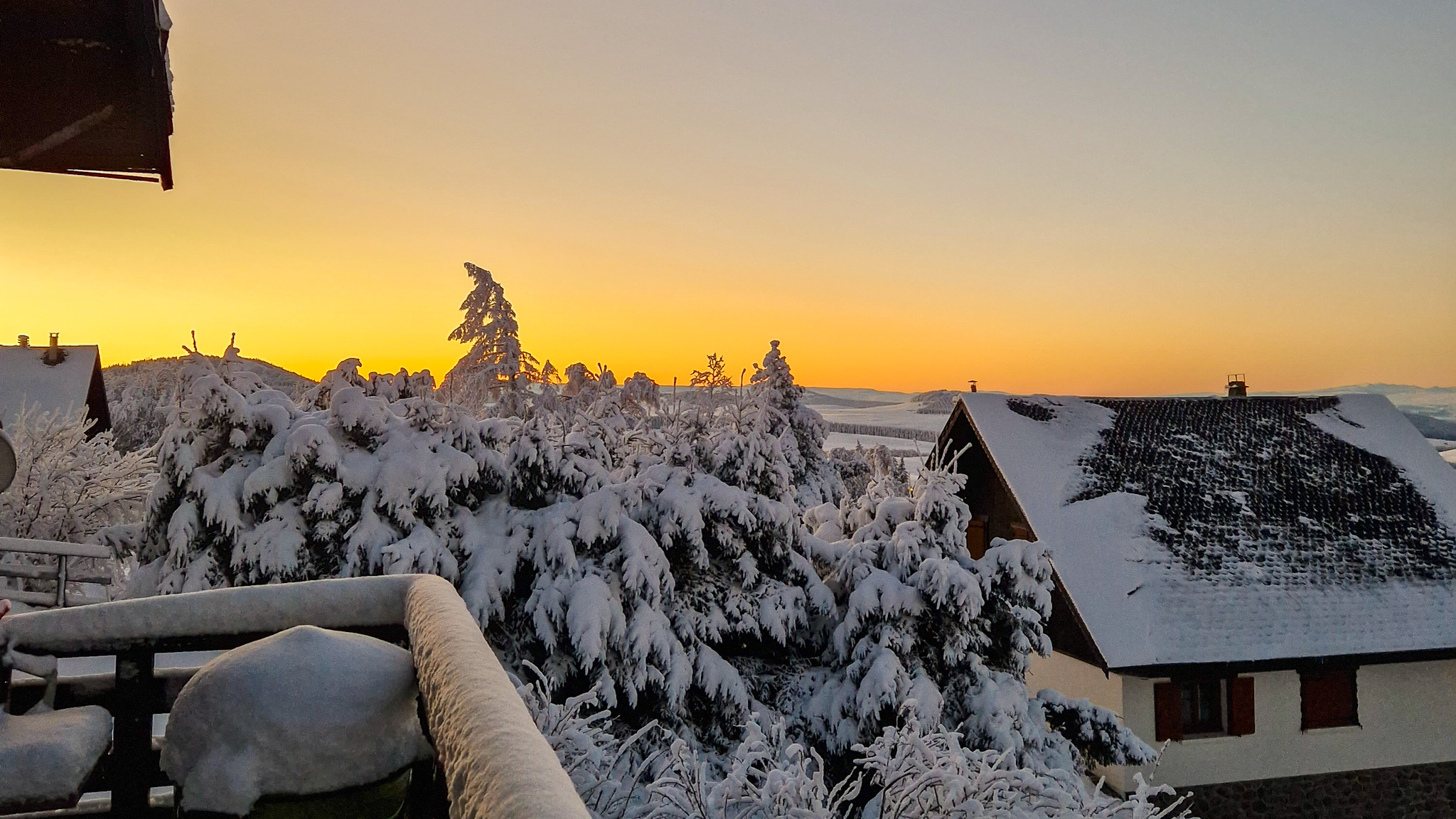 Magical Sunrise - Chalet Ma Cambuse Super Besse