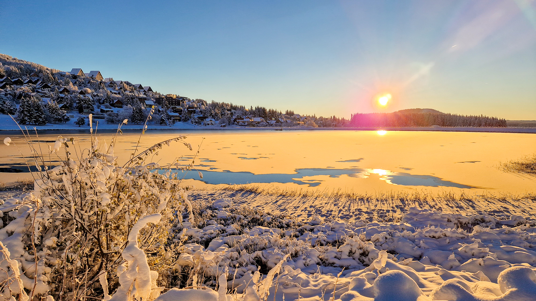 Super Besse: Magical Sunrise on the Lac des Hermines