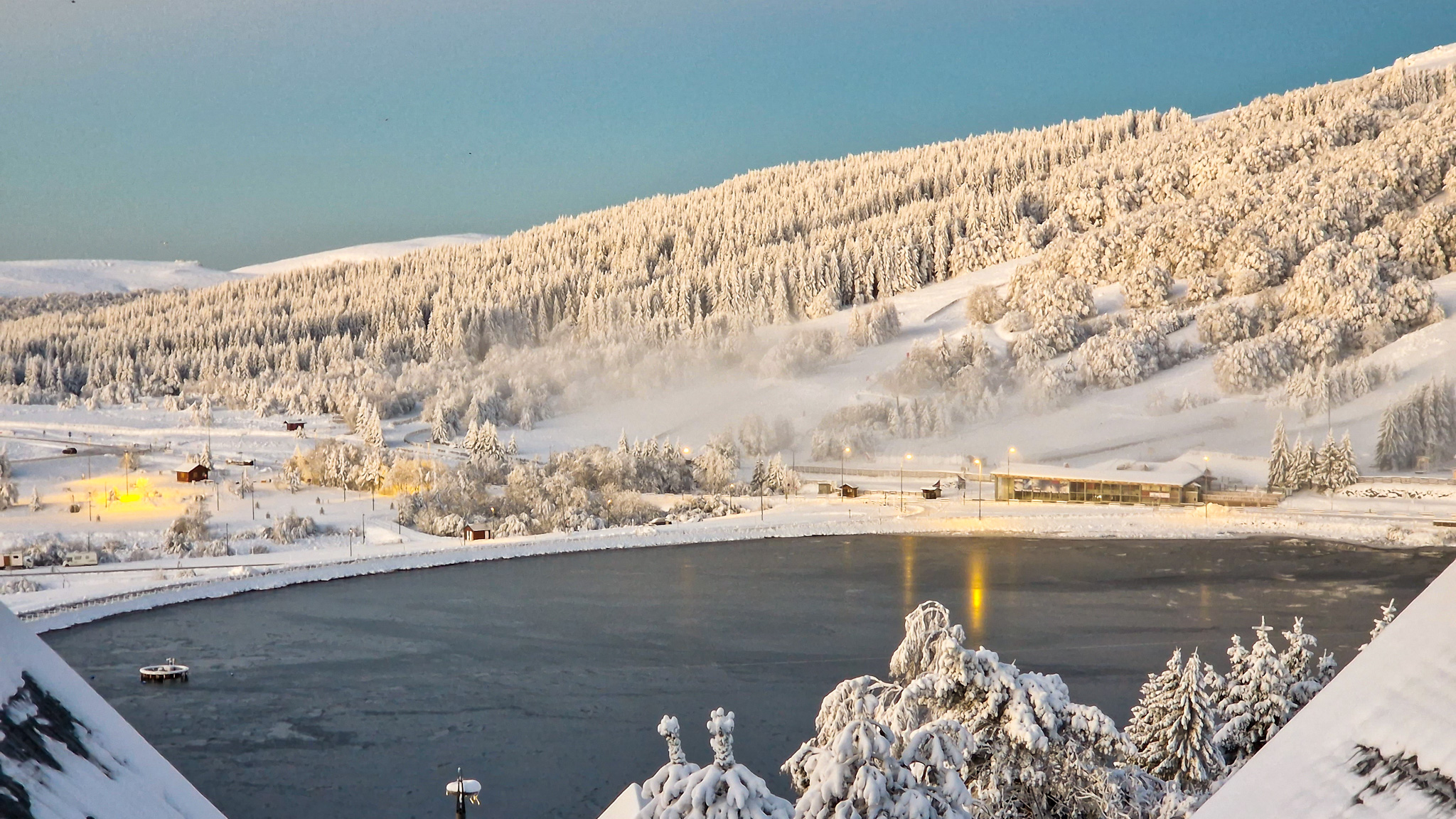 Chalet Ma Cambuse Super Besse - Splendid view of the Lac des Hermines