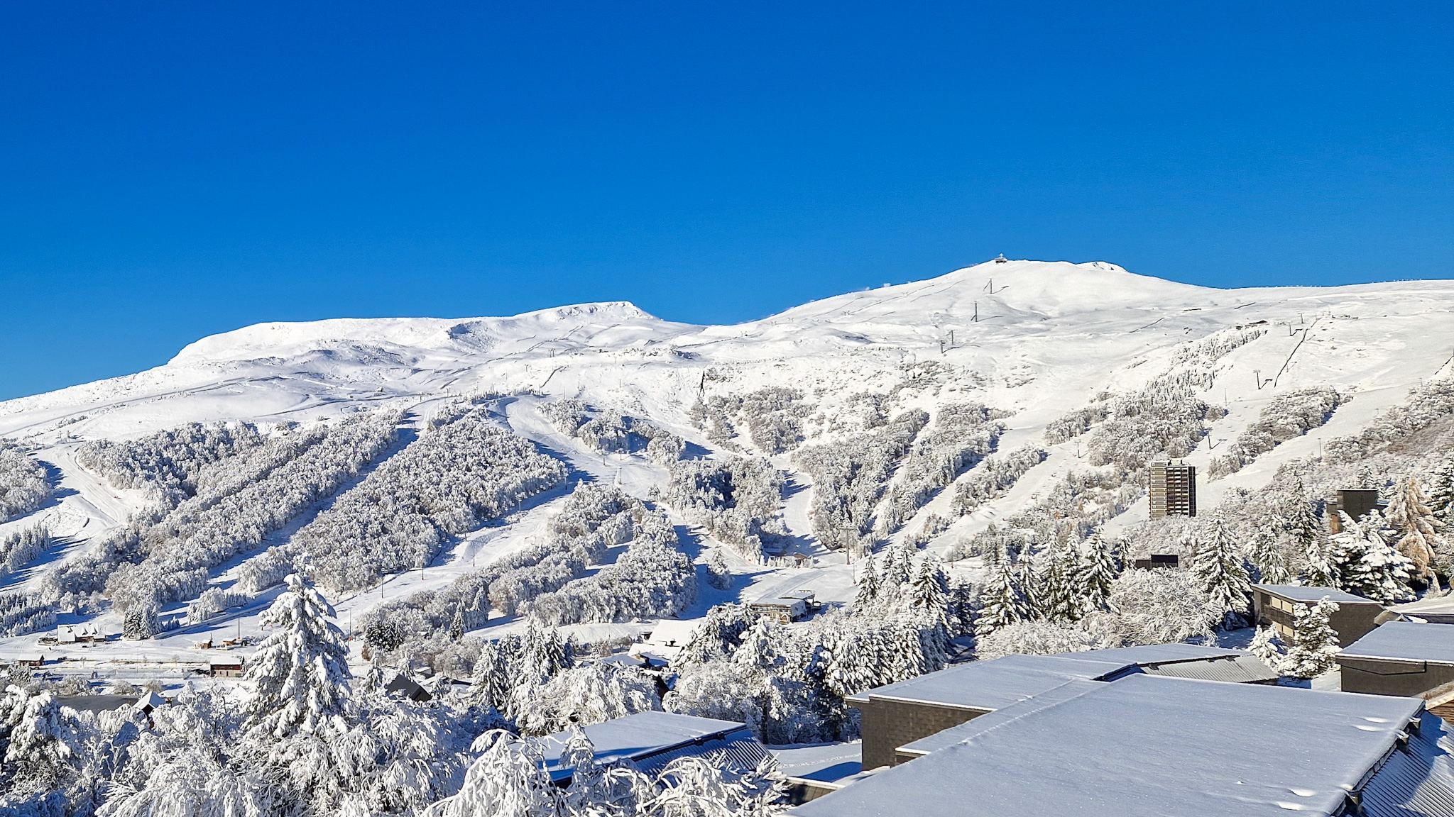 Super Besse Winter Sports Resort: Slopes for All Levels and Unforgettable Sensations