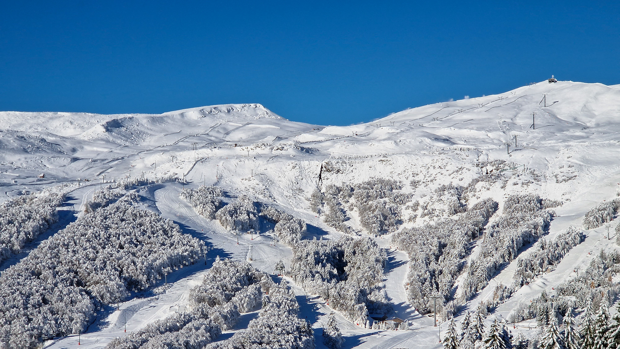 Super Besse Ski Resort: Slopes for All Levels and Unforgettable Sensations