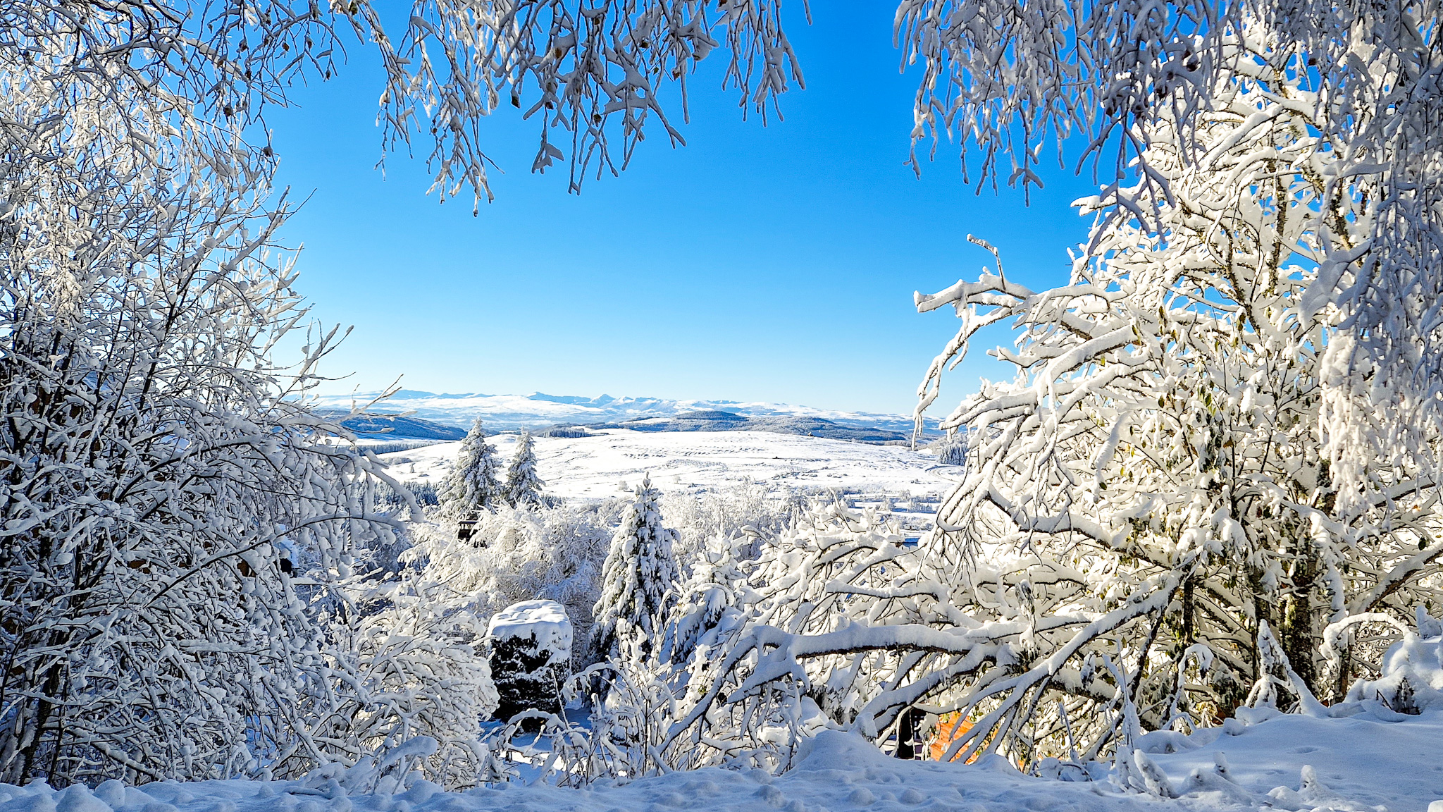 Super Besse: Panorama of the Cantal Mountains and Puy Mary - An Impressive Natural Spectacle