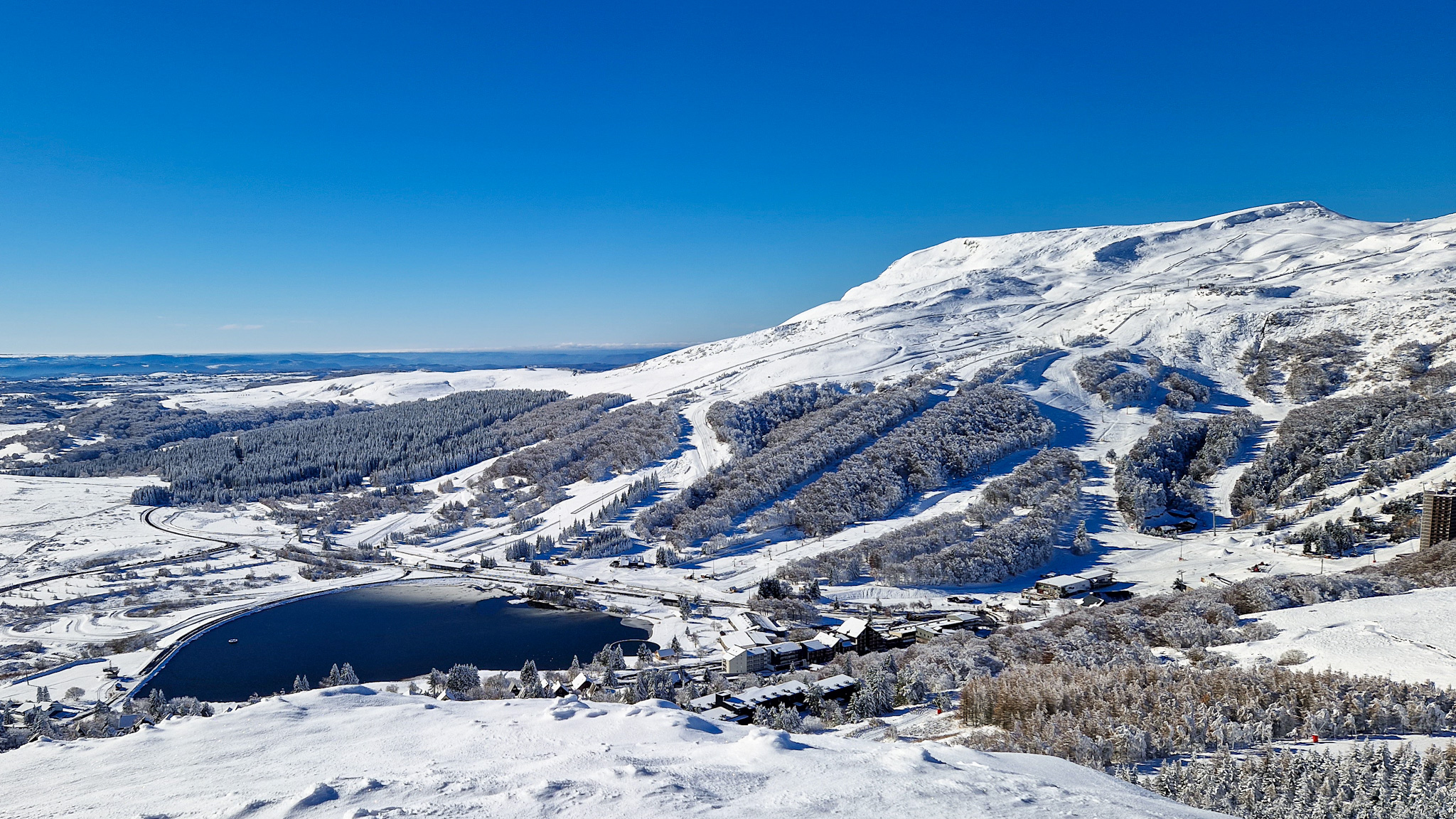 Super Besse, at Puy de Chambourguet, panorama of the Super Besse ski resort