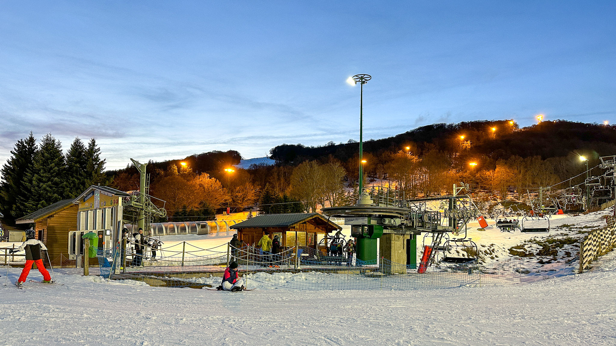 Super Besse - Night Skiing: Illuminated Slopes, Exceptional Sensations