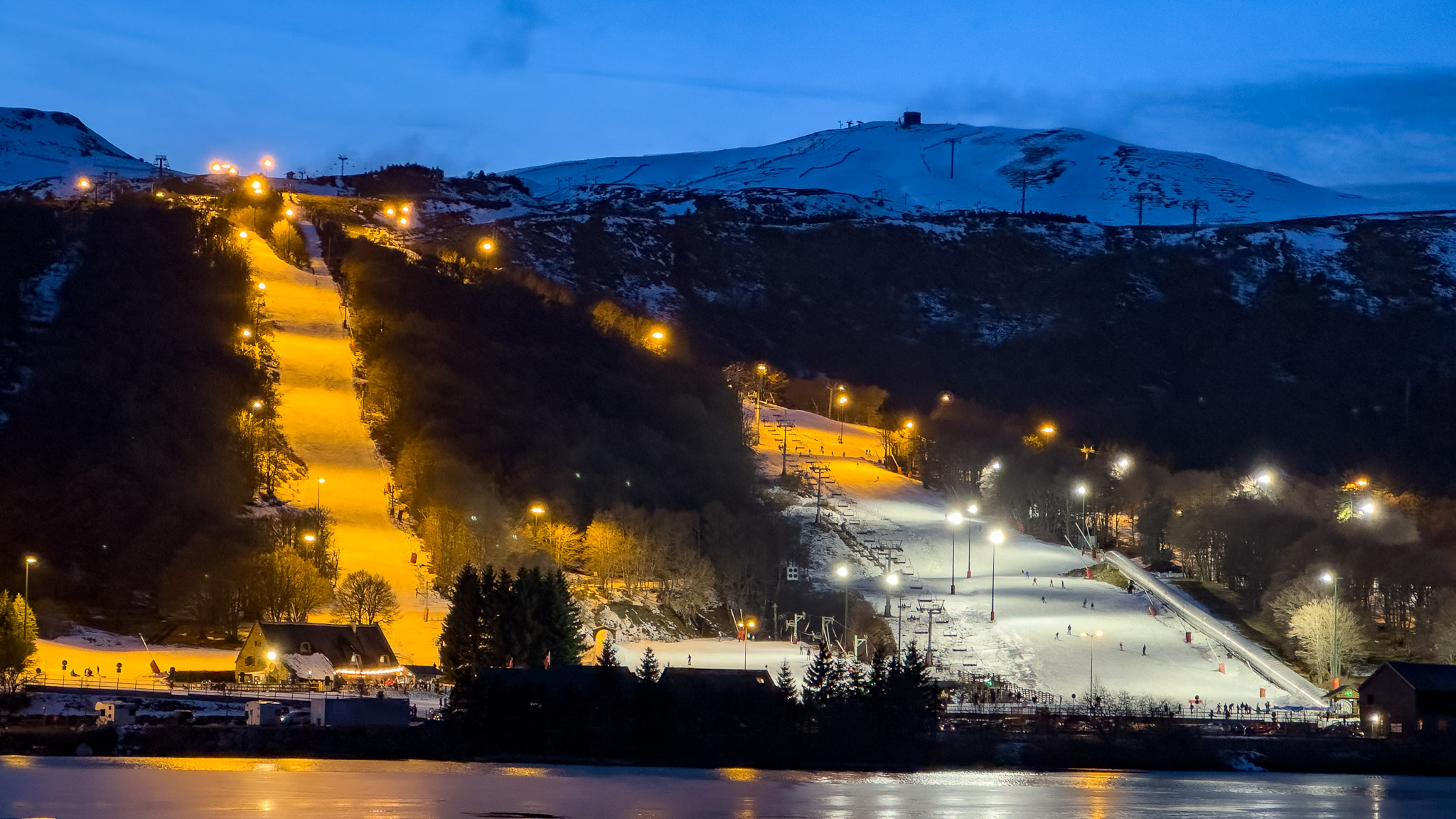 Super Besse - Night Skiing - Magical Descent under the Stars