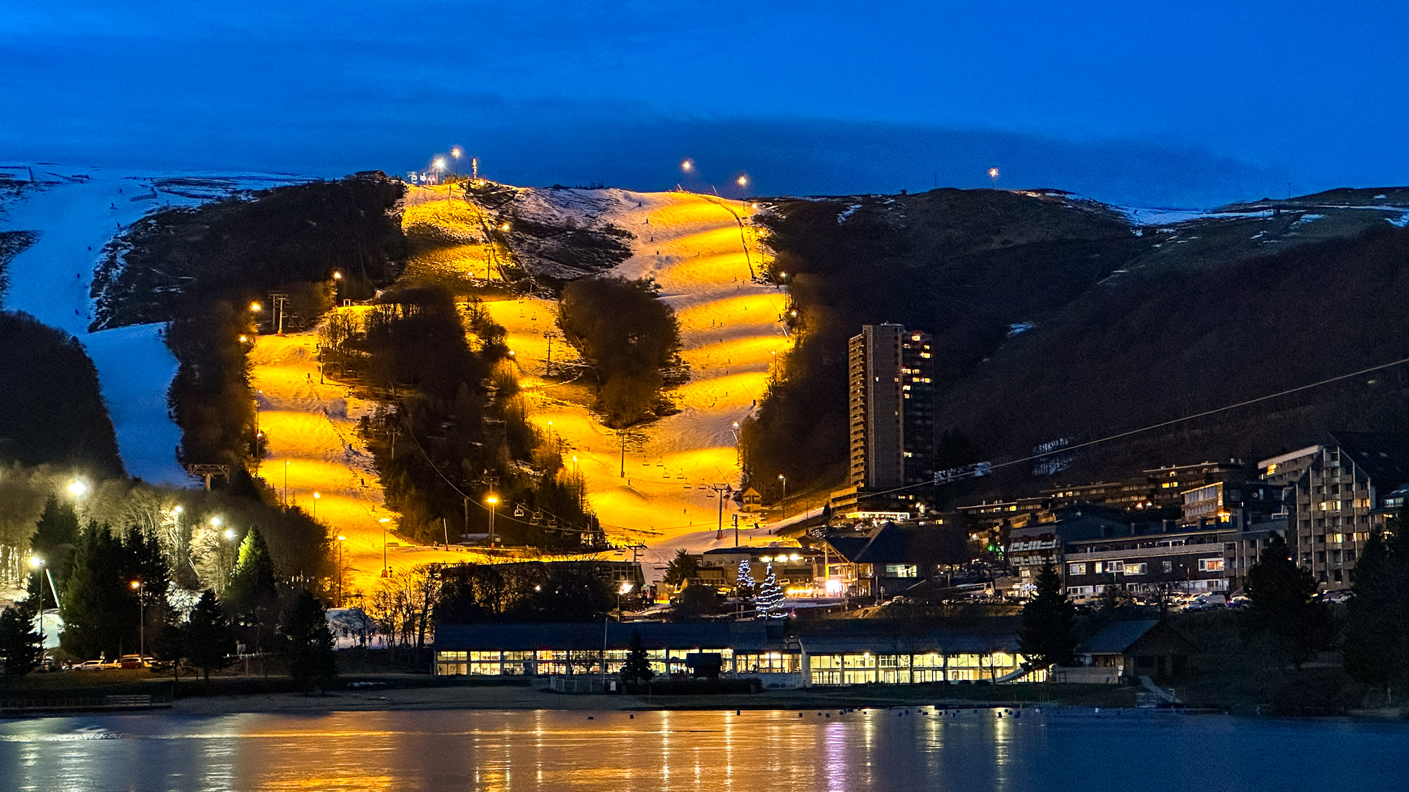 Super Besse - Town Center Station: Life and Entertainment