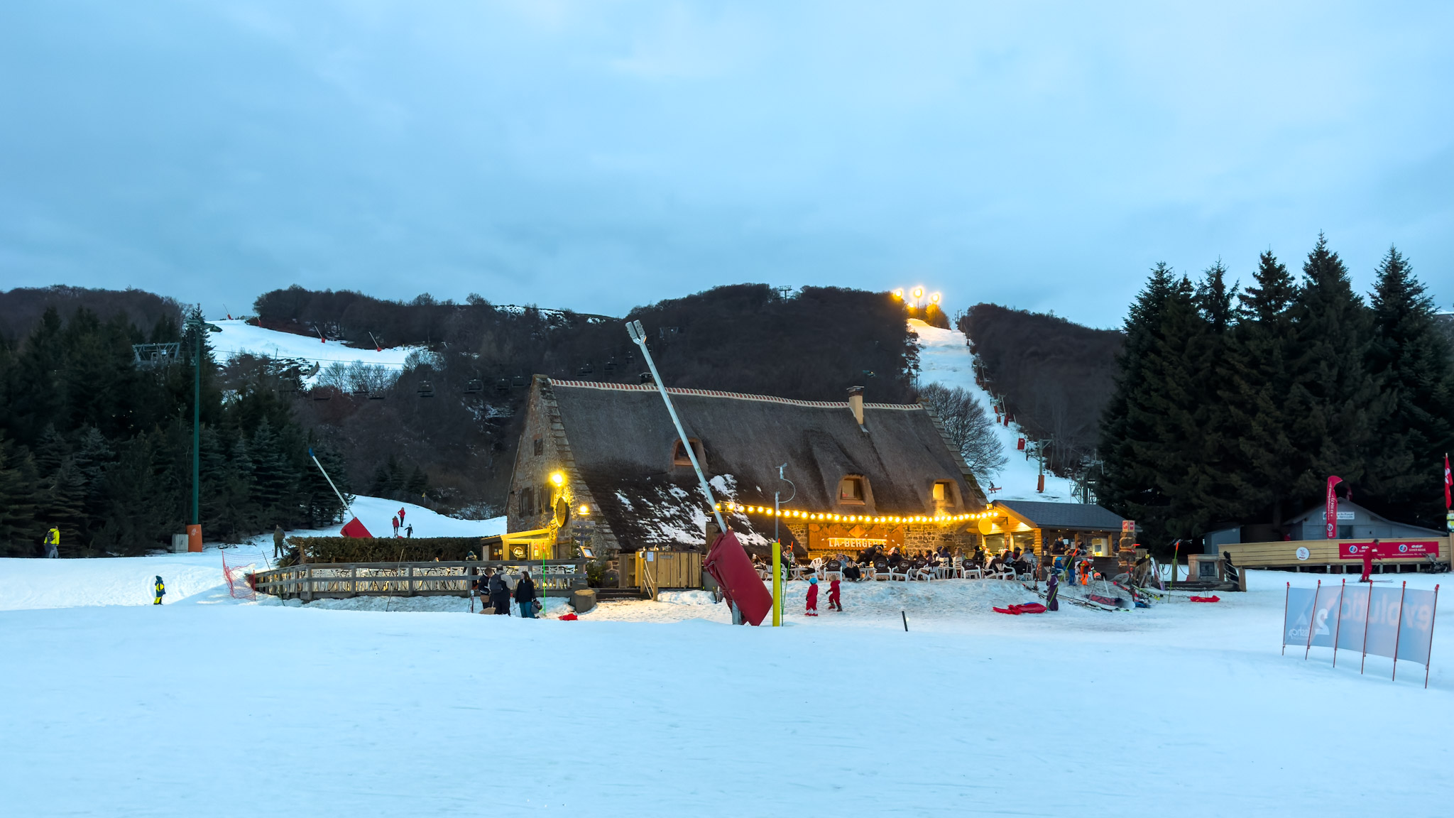 Super Besse - Auberge de la Perdrix: Dining and Relaxation on the Slopes