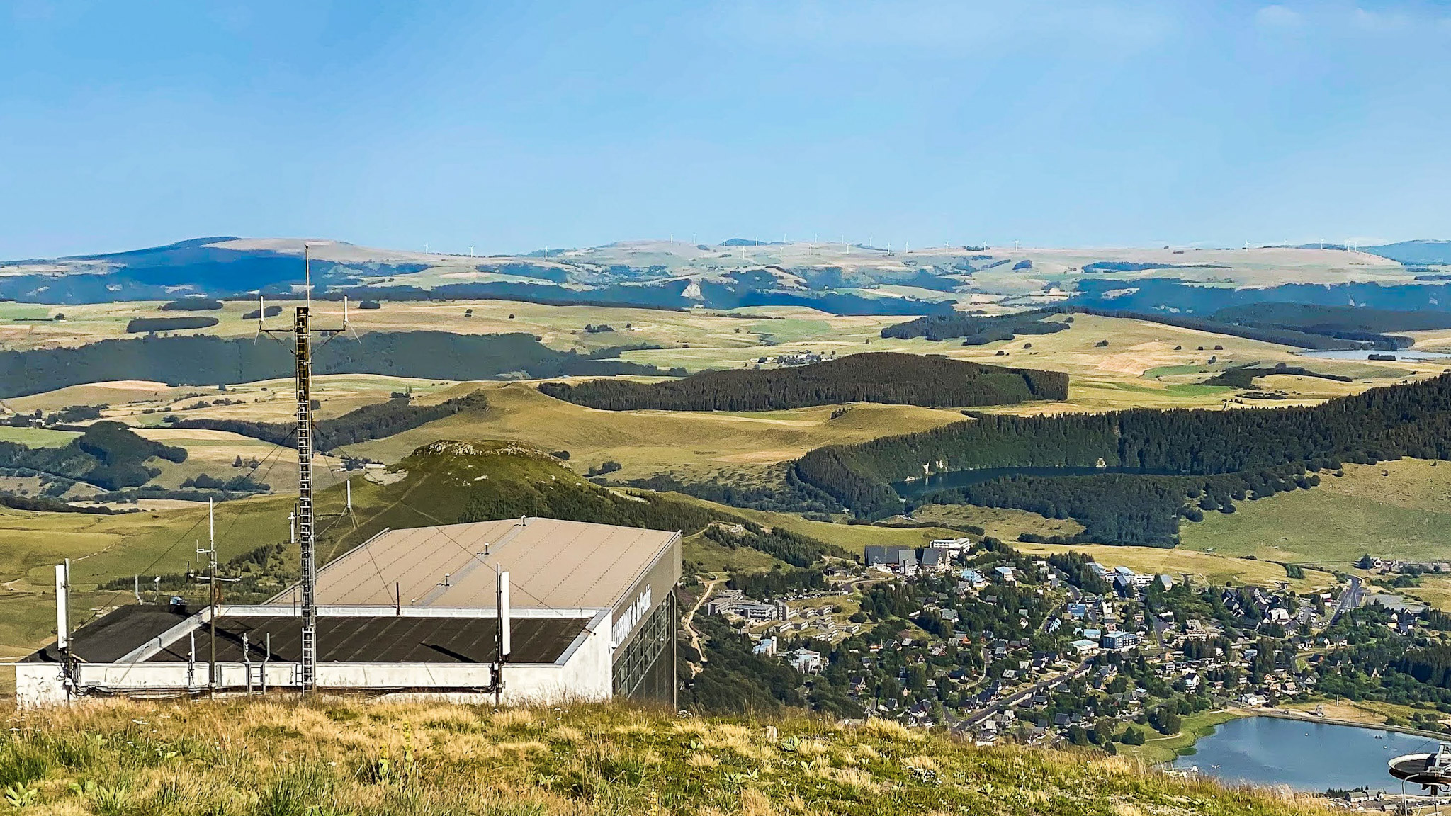 Super Besse - Summit of the Cable Car: Panoramic view of Super Besse