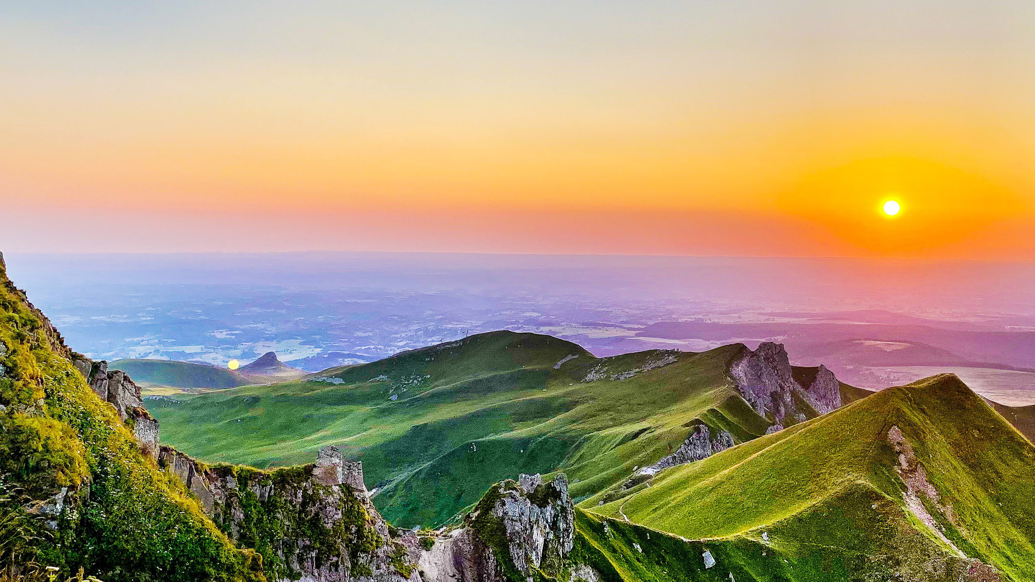 Super Besse - Puy de Sancy Summit: Magical Sunset over the Pas de l'Ane, the Puy de Chalane and the Roc de Courlande