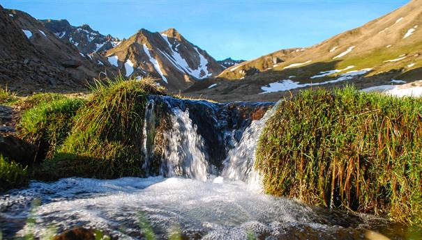 Val de Courre: Melting snow in the Sancy Massif