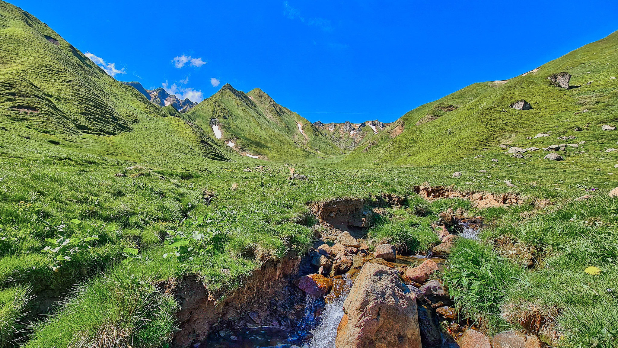 Val de Courre: The Stream at the Origin of the Dordogne