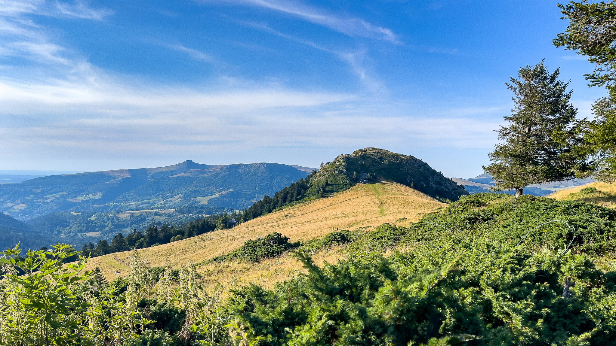 Le Capucin at Mont Dore: An exceptional panorama over the Banne d'Ordanche.