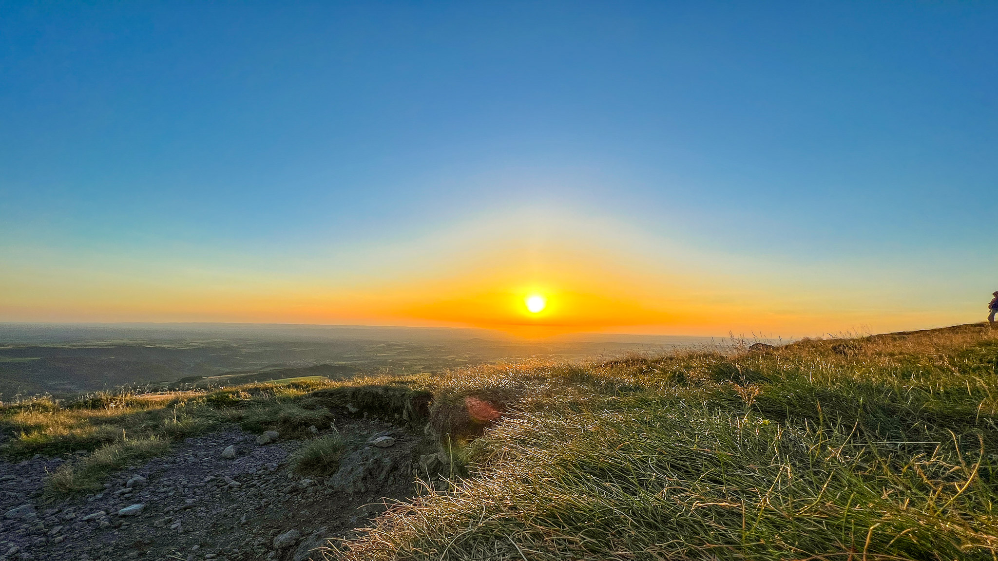 Banne d'Ordanche: Golden Sunset over the Grass - A Moment of Serenity