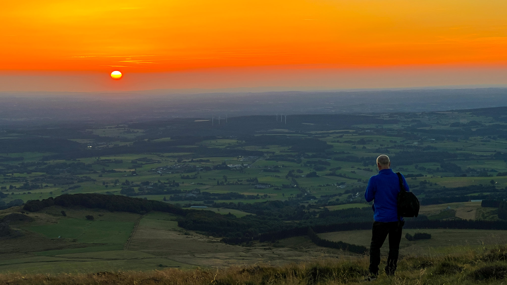 Banne d'Ordanche: Magical Sunset over the Auvergne Countryside - A Moment of Serenity