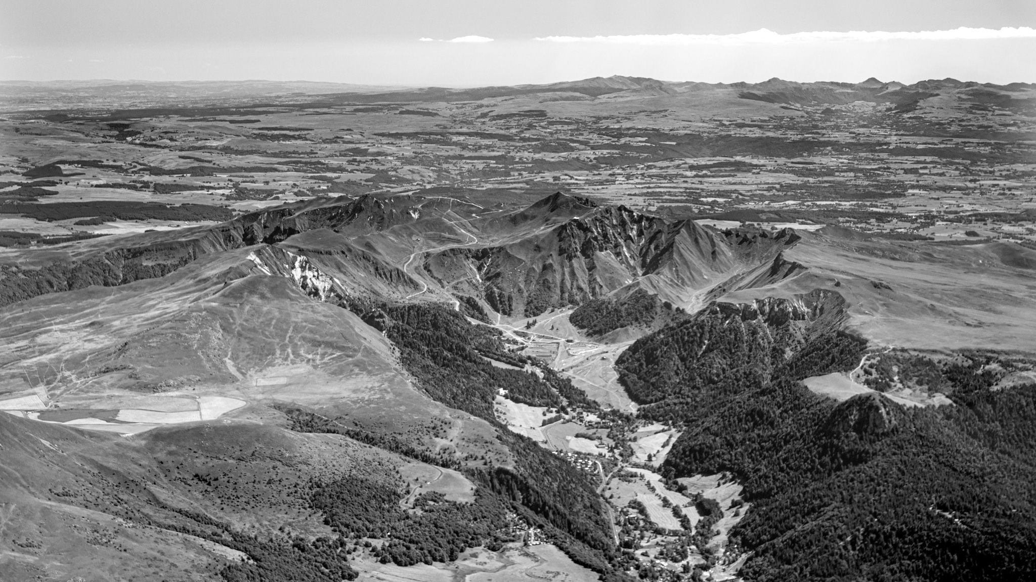 Mont Dore: Val de Courre, Val d'Enfer, Roc de Cuzeau, Puy Ferrand... Natural Treasures to Explore