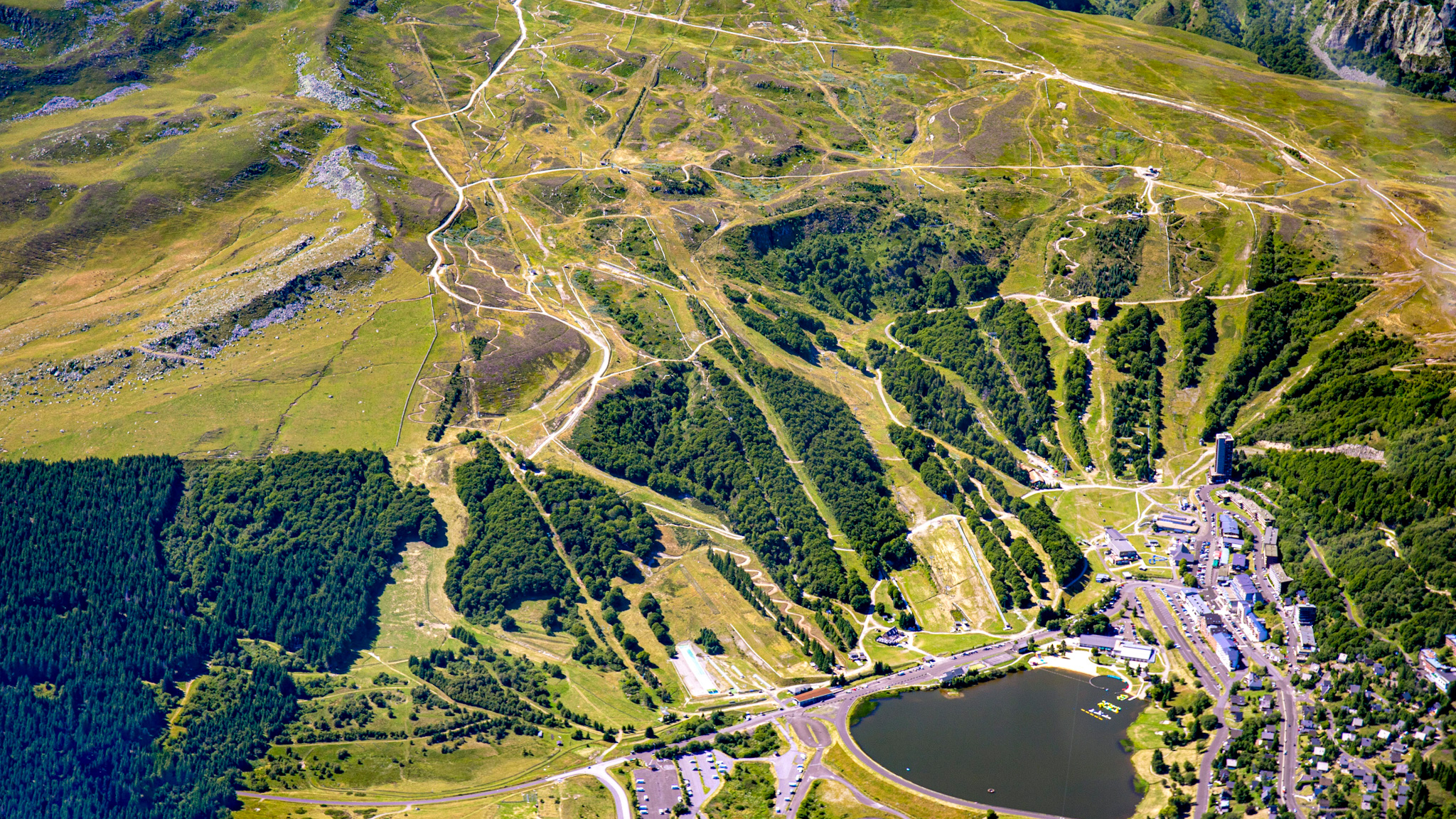 Super Besse: Skiing, Lac des Hermines, Hikes to Puy de Sancy... Let yourself be seduced!