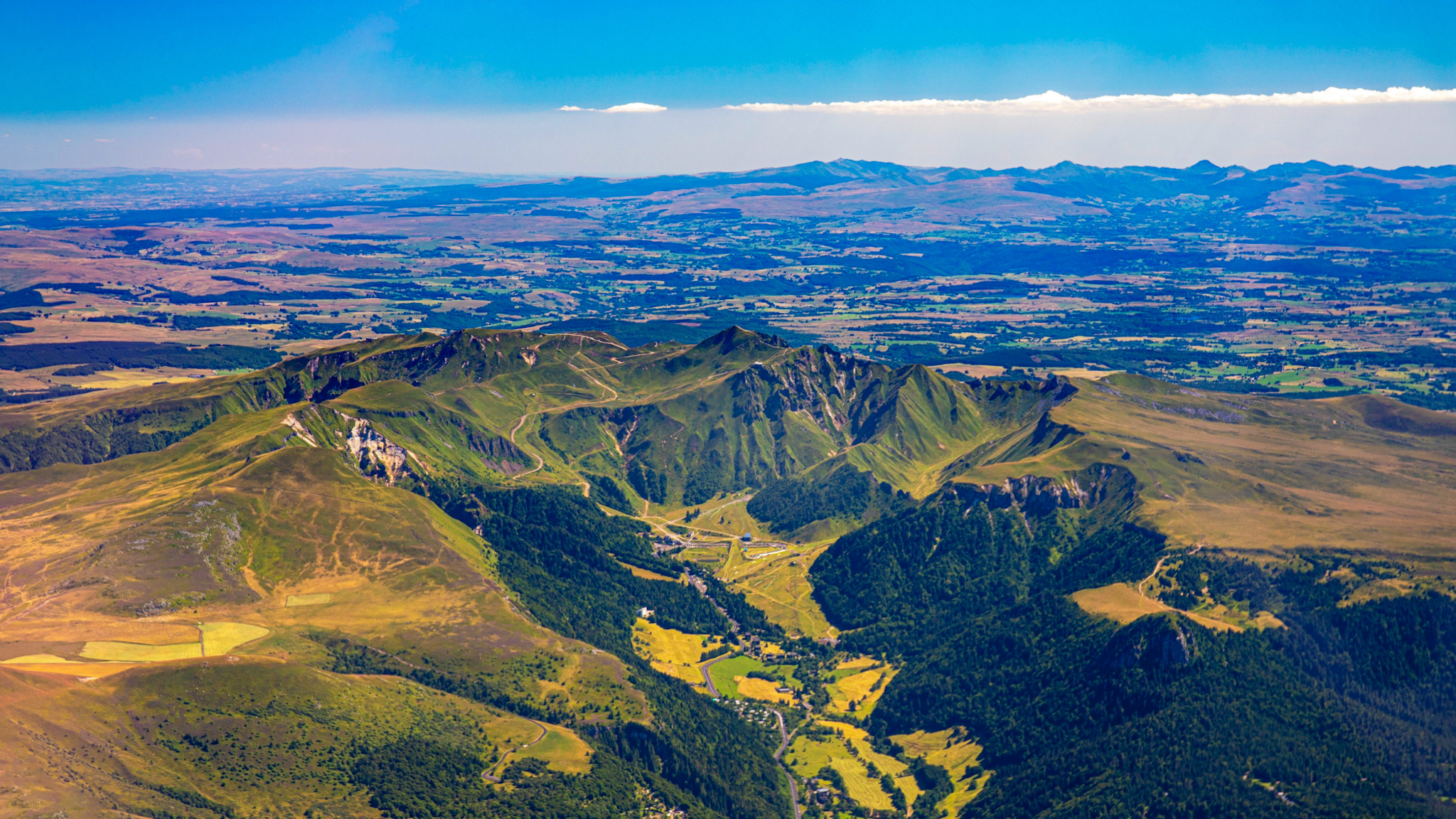 Sancy Massif: Ascent of the Giants - Puy des Crebasses, Puy de Cacadogne, Puy de Sancy... Live the Experience!